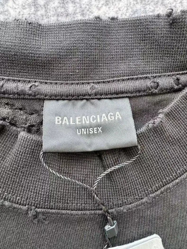 Balenciaga Balenciaga Back Sanskrit Logo Distressed Tee. Size US M / EU 48-50 / 2 - 5 Thumbnail