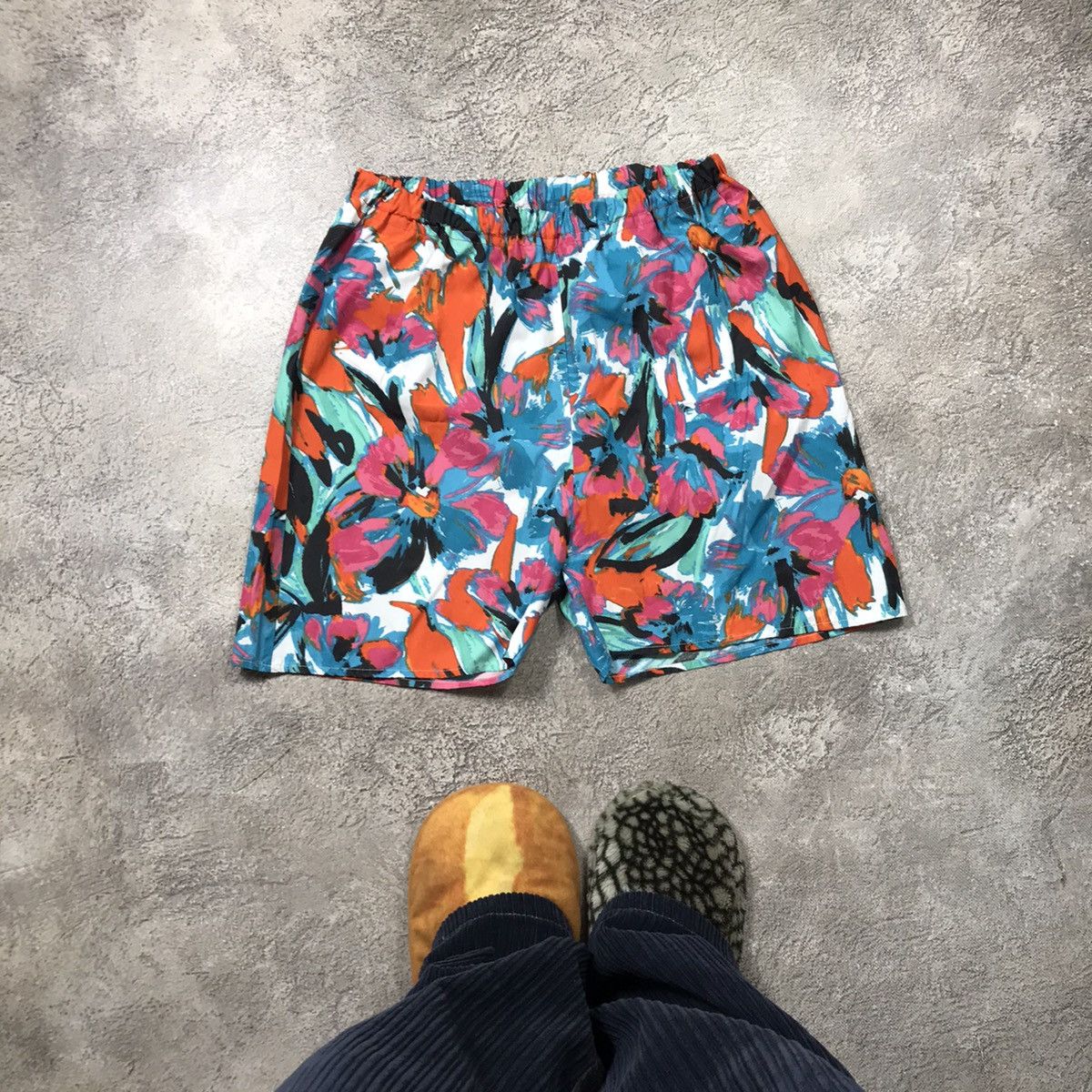 Vintage Vintage Y2K All Over Print Swim Shorts Streetwear Japan 30 Size US 30 / EU 46 - 1 Thumbnail