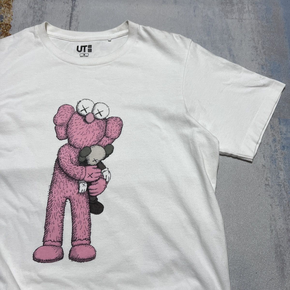 Japanese Brand KAWS UNIQLO Size US M / EU 48-50 / 2 - 2 Thumbnail