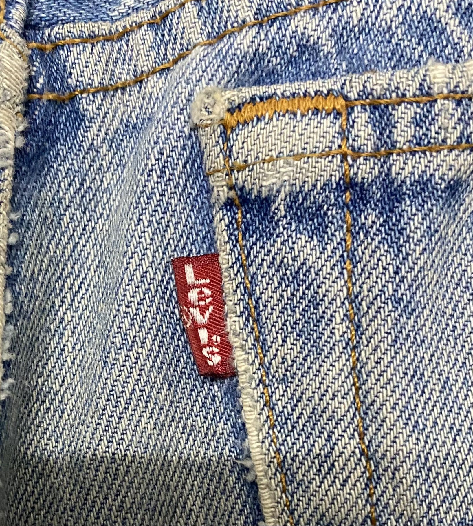 Levi's Vintage Clothing Vintage 90s Levi's 501 Light Wash Jeans Made in USA Size US 32 / EU 48 - 10 Thumbnail