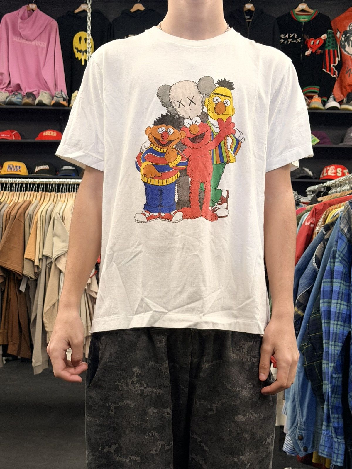 Uniqlo Uniqlo Sesame Street T-Shirt Size US L / EU 52-54 / 3 - 1 Thumbnail