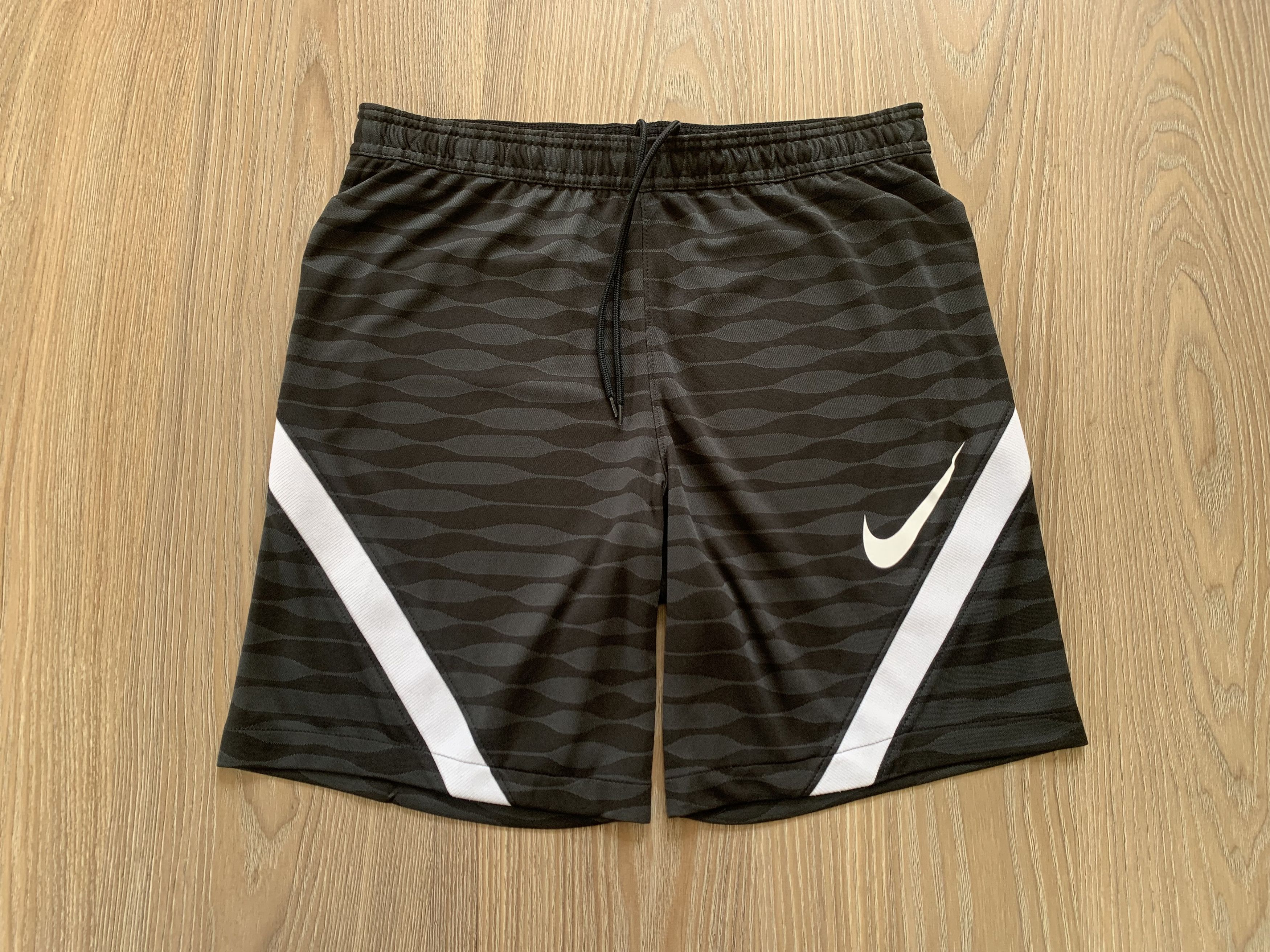 Nike Nike Dry Strike Knit Black Training Short Size US 32 / EU 48 - 2 Thumbnail