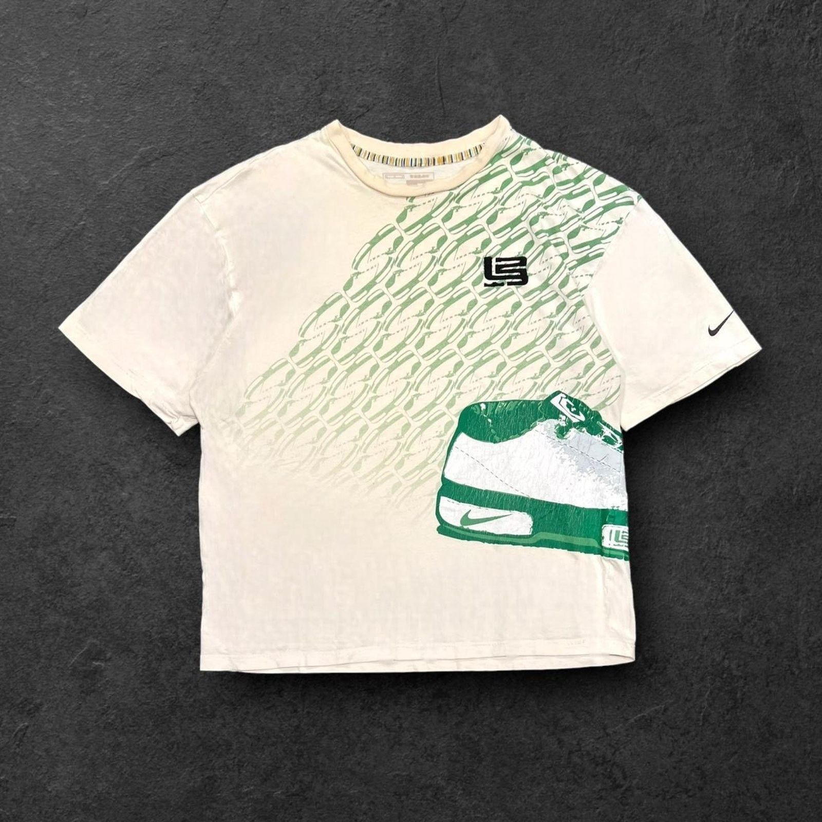 Nike VTG Nike Air Shoe L23 Lebron James Rare Graphic AOP Shirt Size US XL / EU 56 / 4 - 1 Thumbnail