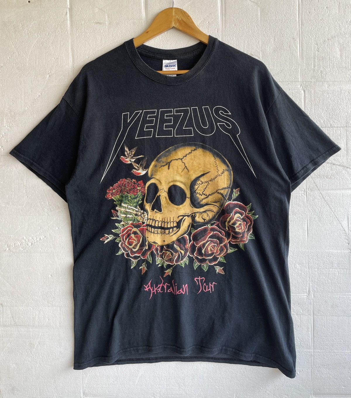 Yeezy 🔥KENYE WEST YEEZUS🔥Tour 2014 Australia Skull Roses Tshirt Size US L / EU 52-54 / 3 - 1 Thumbnail