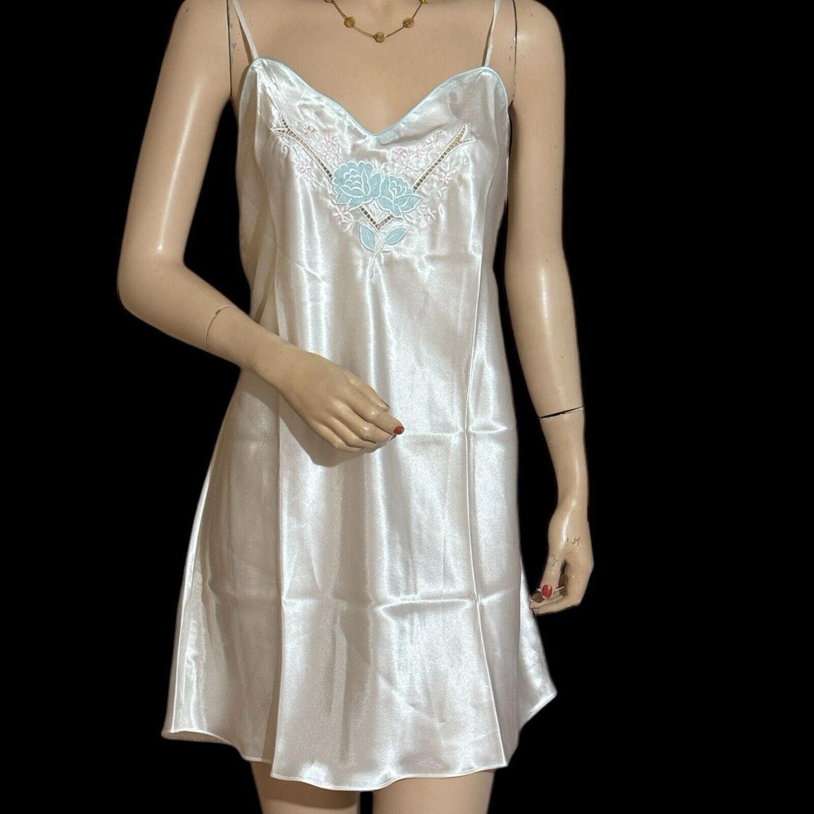 Designer Vtg Val Mode White Satin Embroidered Chemise Nightgown L Size ONE SIZE - 1 Thumbnail