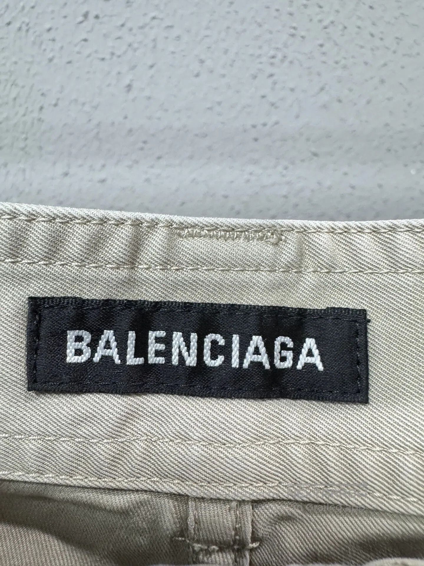 Balenciaga Balenciaga Cargo Shorts Size 50 in Beige. Size US 40 / EU 56 - 6 Thumbnail