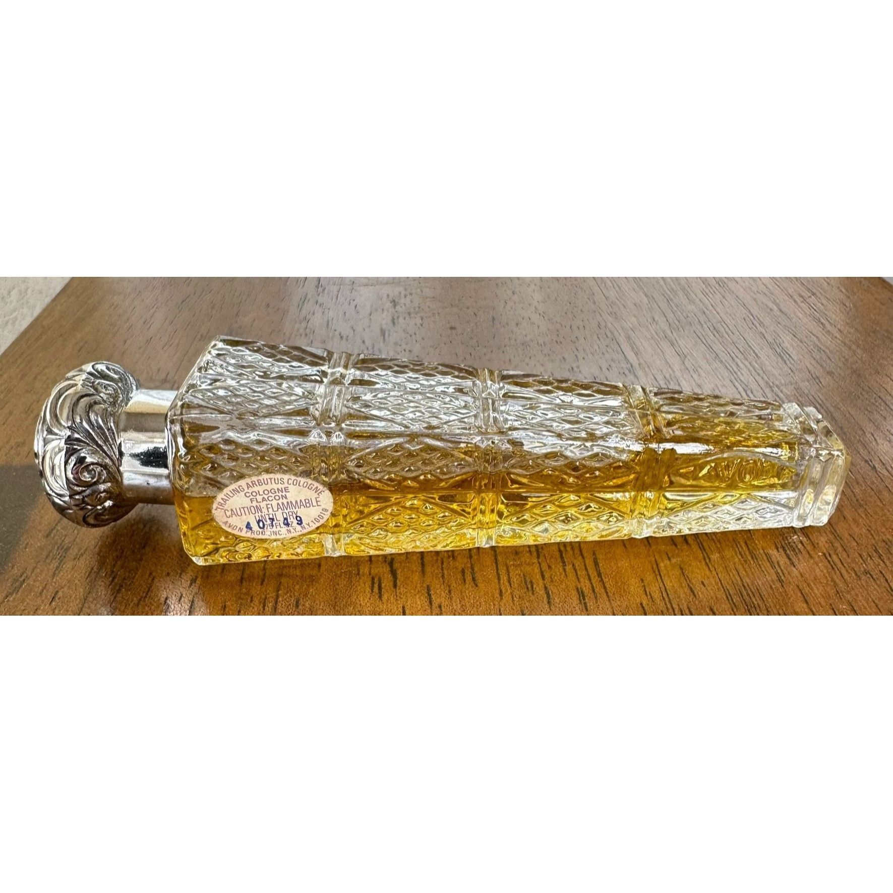 Vintage Vintage 1979 Avon Trailing Arbutus Cologne Flacon 0.75oz 3/4 Size ONE SIZE - 3 Thumbnail