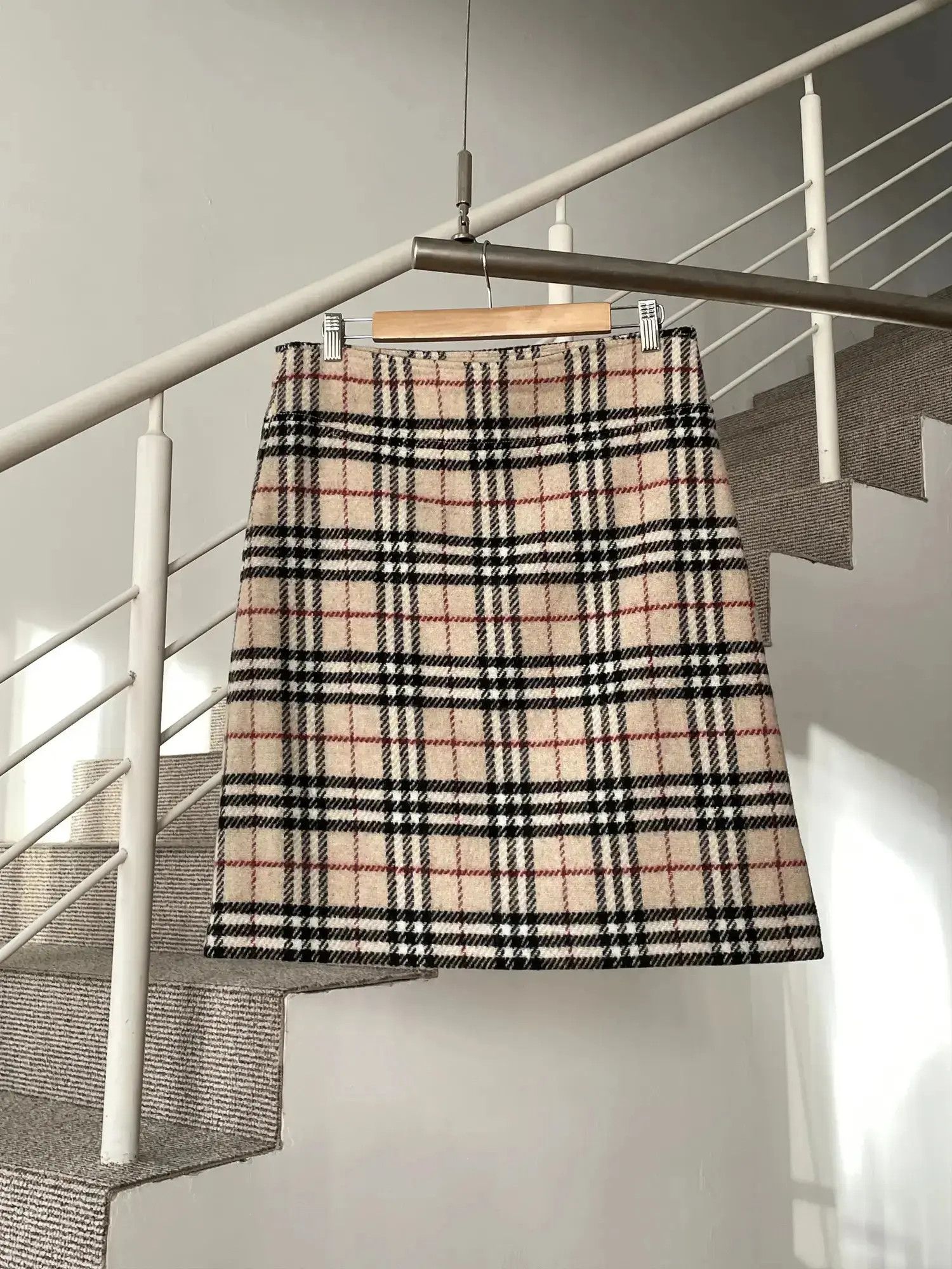 スカート BURBERRY Women Mid Skirts 8106353 B9352 White Burberry BURBERRY Women Mid Skirts 8106353 B9352 White | Grailed