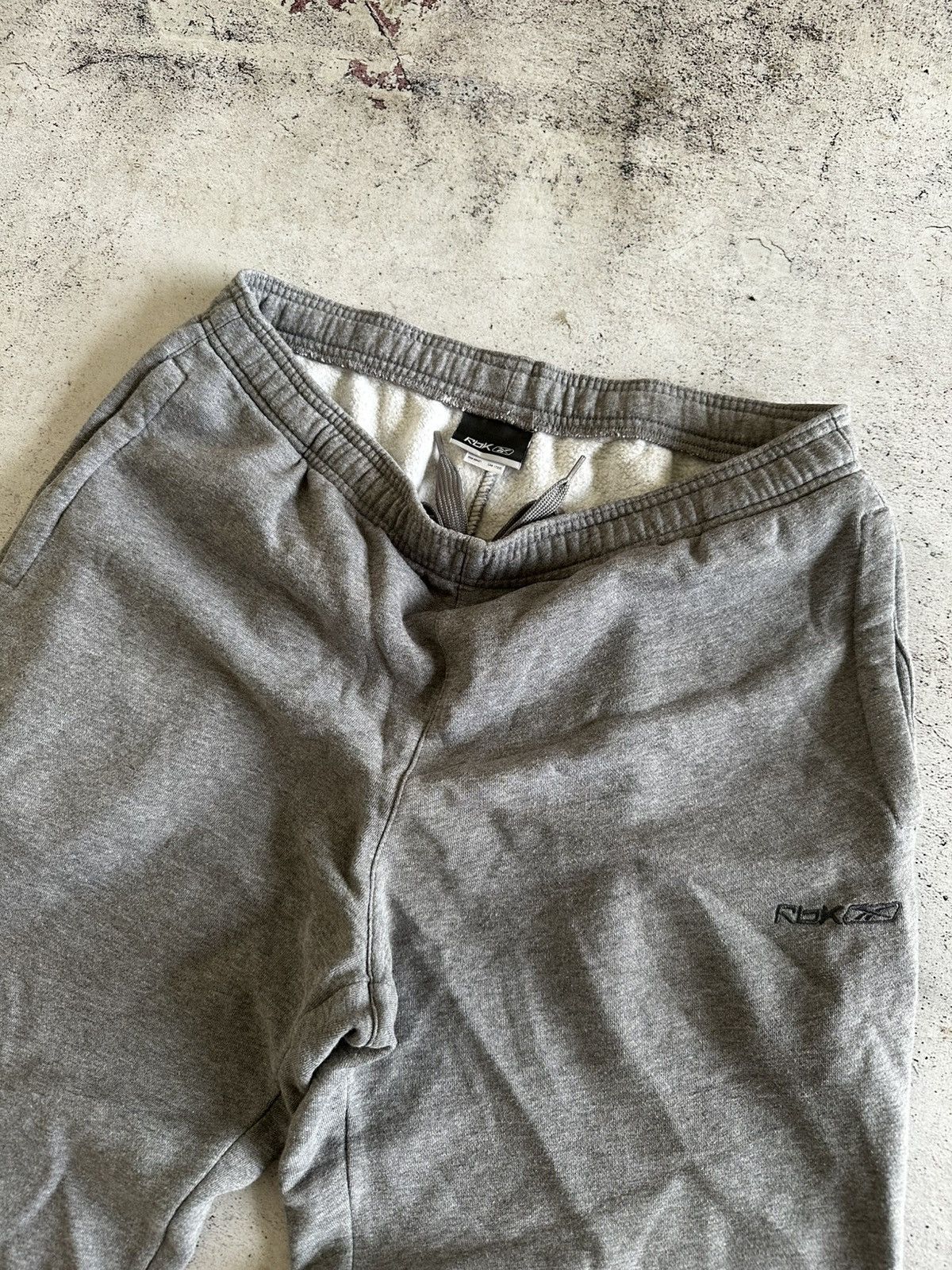 Reebok Vintage Reebok Gray Baggy Sweatpants Size M Size US 32 / EU 48 - 3 Thumbnail