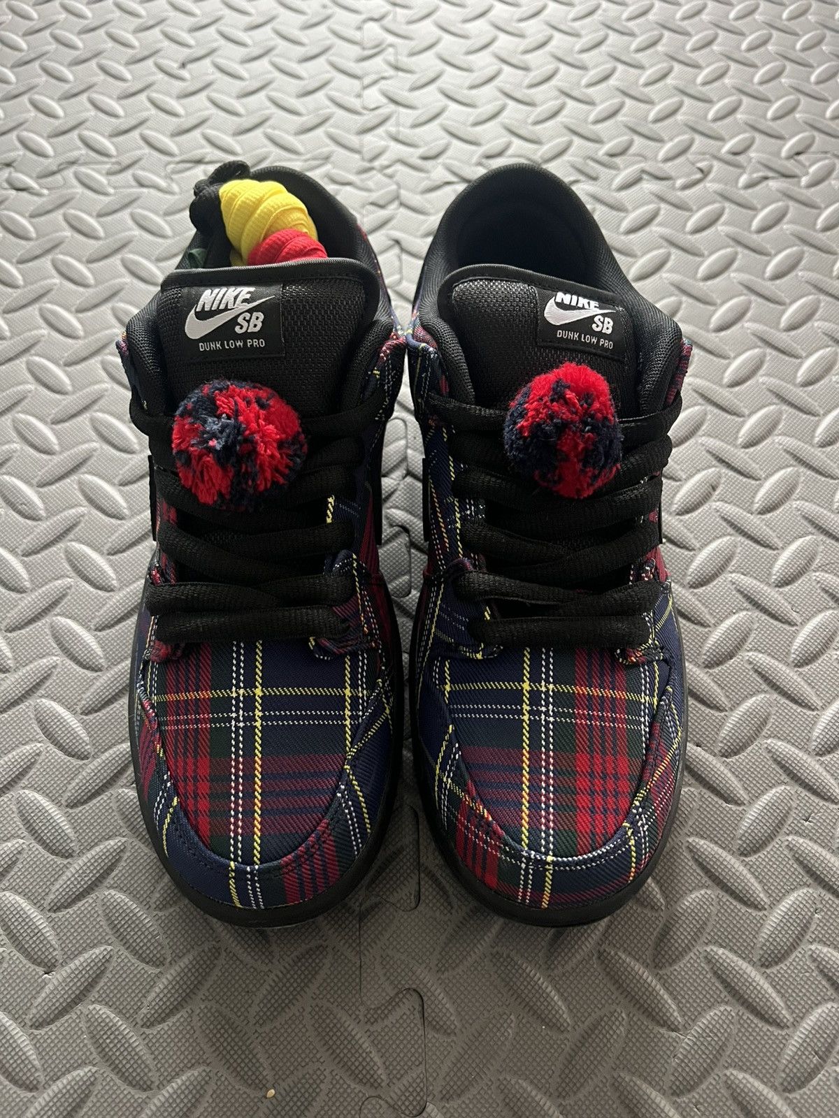 Nike SB NARDWUAR NIKE SB DUNK LOW 8.5 Size US 8.5 / EU 41-42 - 3 Thumbnail