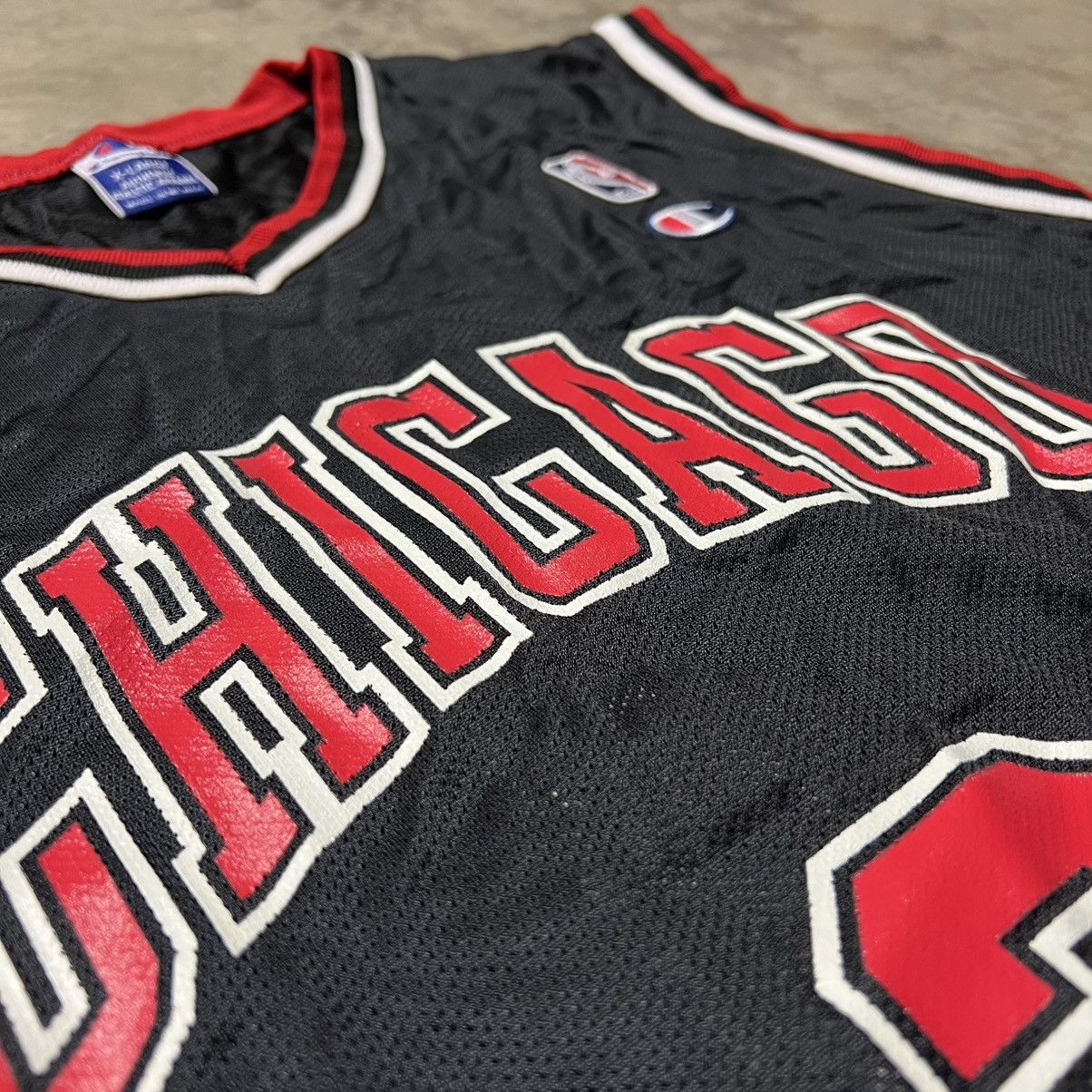 NBA × Vintage Vintage NBA Chicago Bulls Tyson Chandler #3 Champion Jersey Size US XL / EU 56 / 4 - 4 Thumbnail
