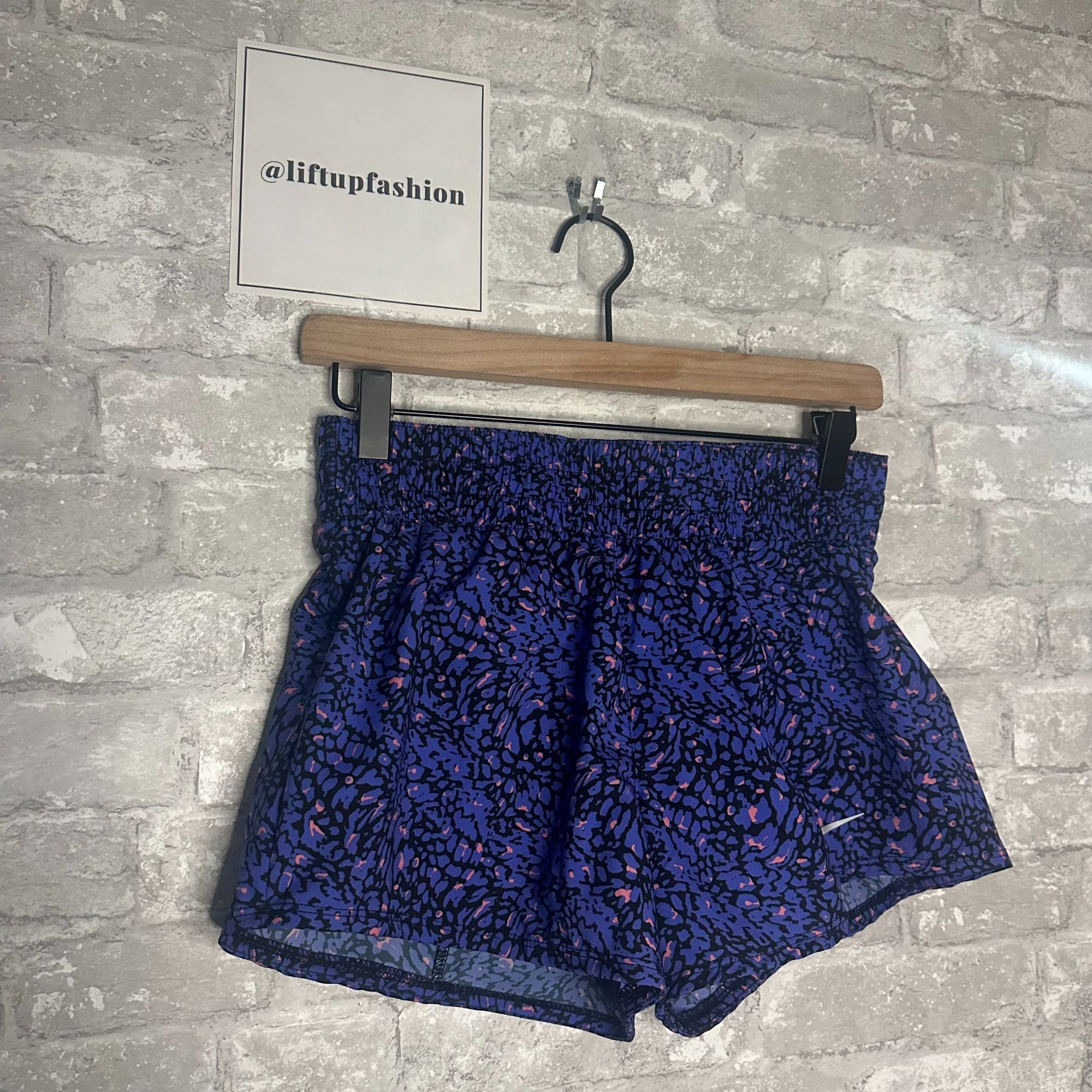Nike Nike Women's One Dri-FIT Mid-Rise 3" Brief-Lined NWOT Small Size 28" / US 6 / IT 42 - 2 Thumbnail