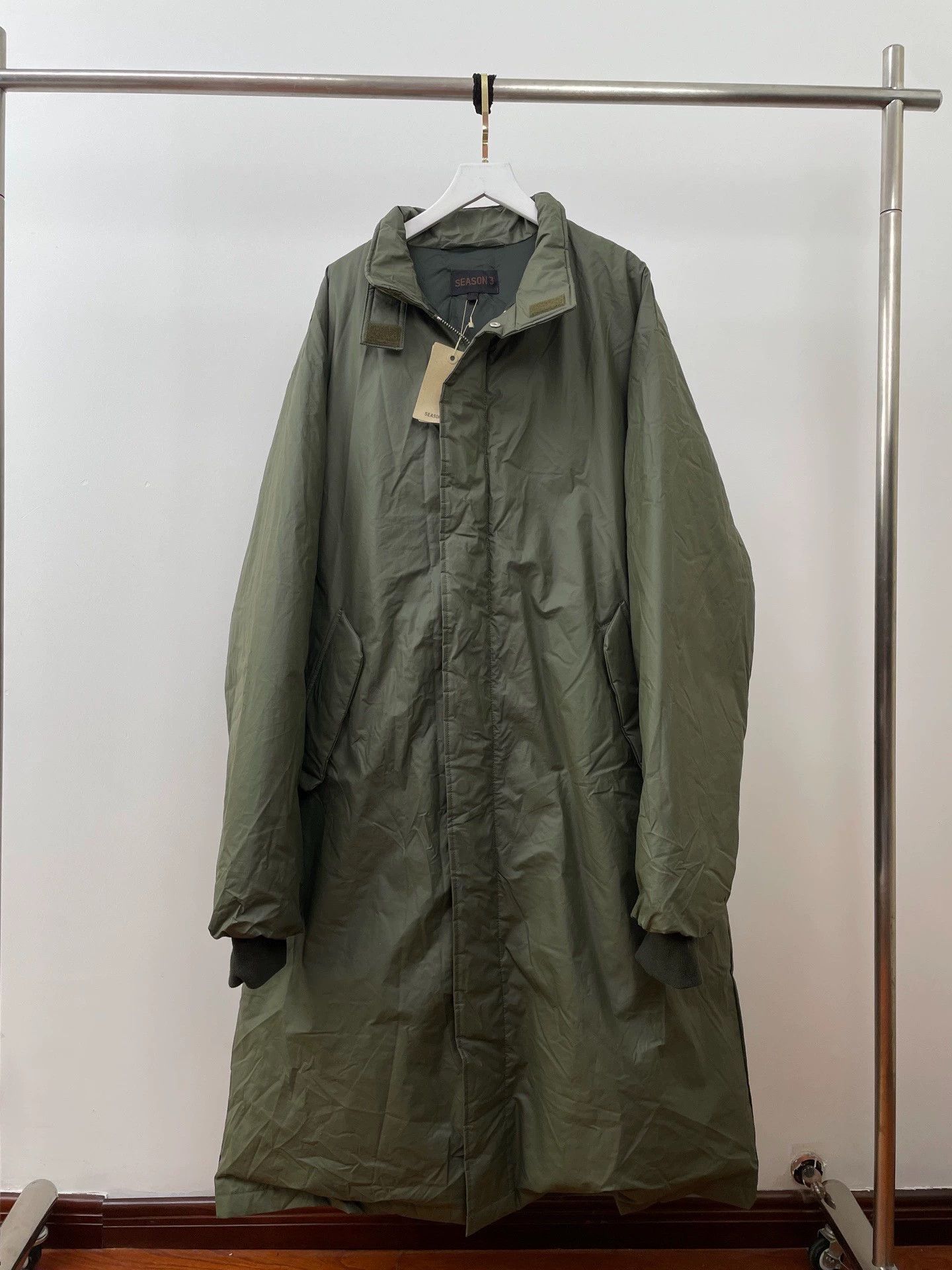 Yeezy Yeezy Season 3 Classic Long Down Jacket Size 3 Size US M / EU 48-50 / 2 - 1 Thumbnail