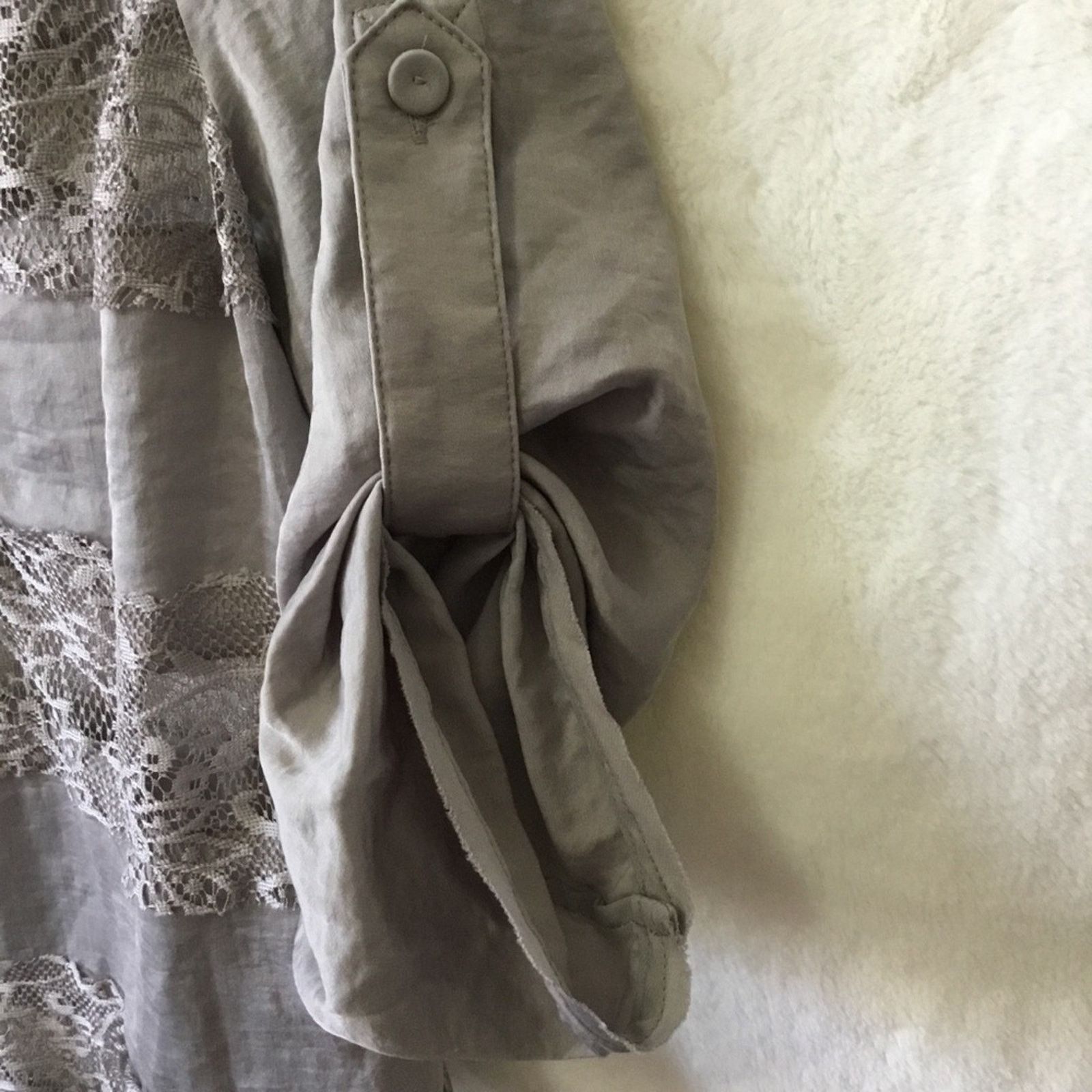 Bcbgmaxazria BCBGMaxAzria Light Gray Lace-Trim Tunic Top Size S / US 4 / IT 40 - 4 Thumbnail