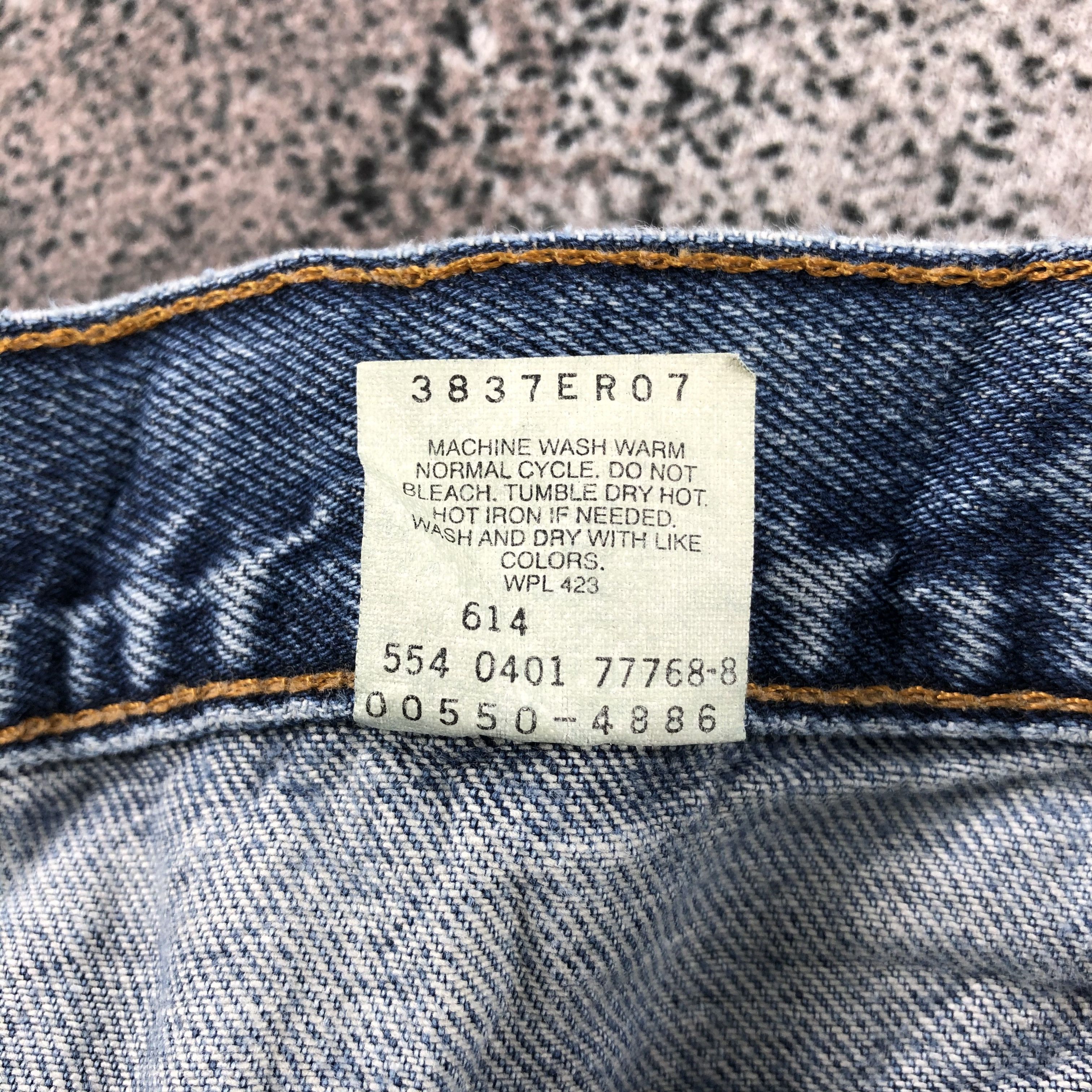 Levi's Vintage Levis 550 Jeans Distress Faded Blue Denim KJ865 Size US 31 - 15 Thumbnail