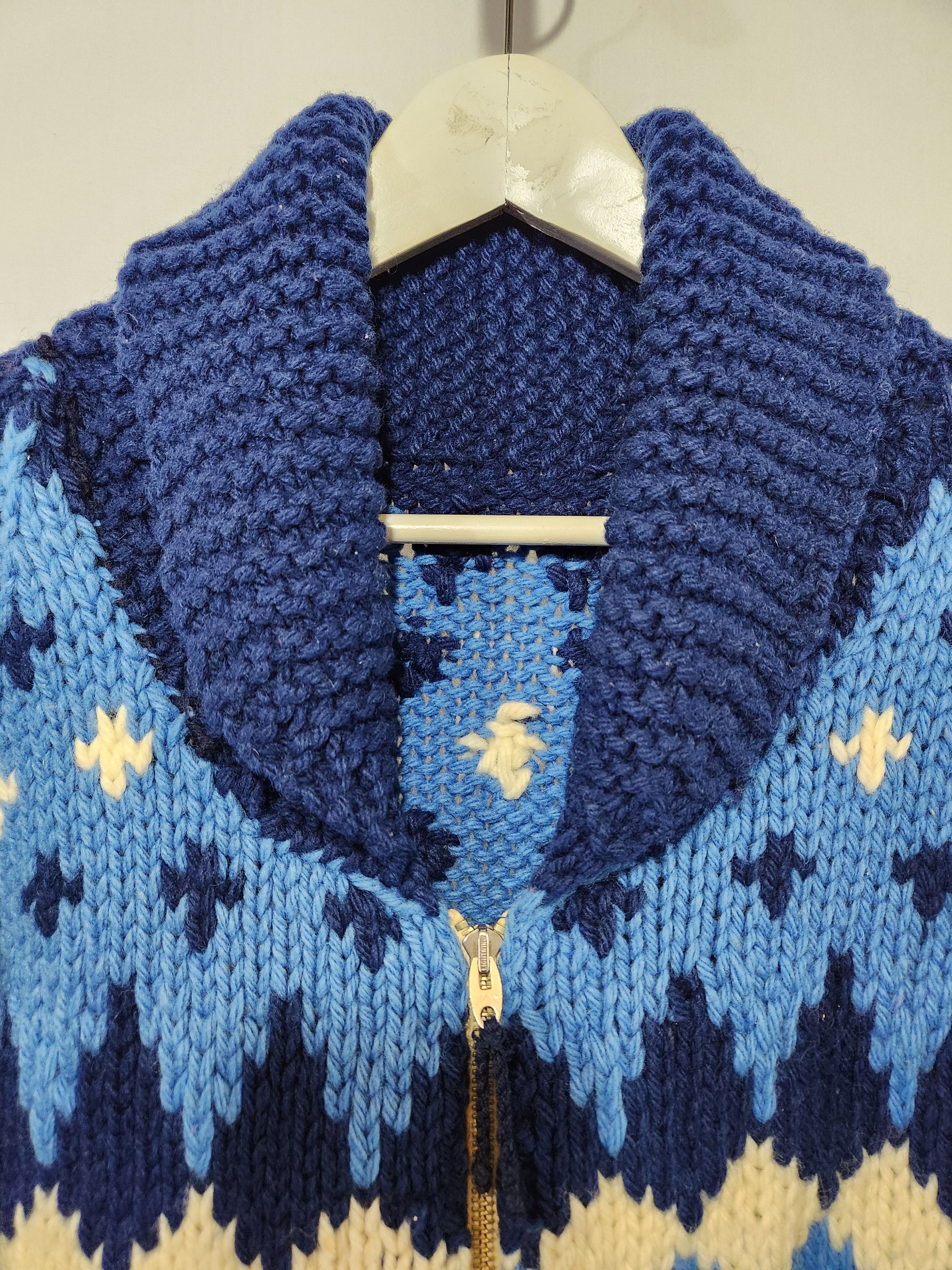 Other Hand Knit Blue Ivory Fair Isle Yolk Shawl Collar Zip Up Size US XL / EU 56 / 4 - 3 Thumbnail