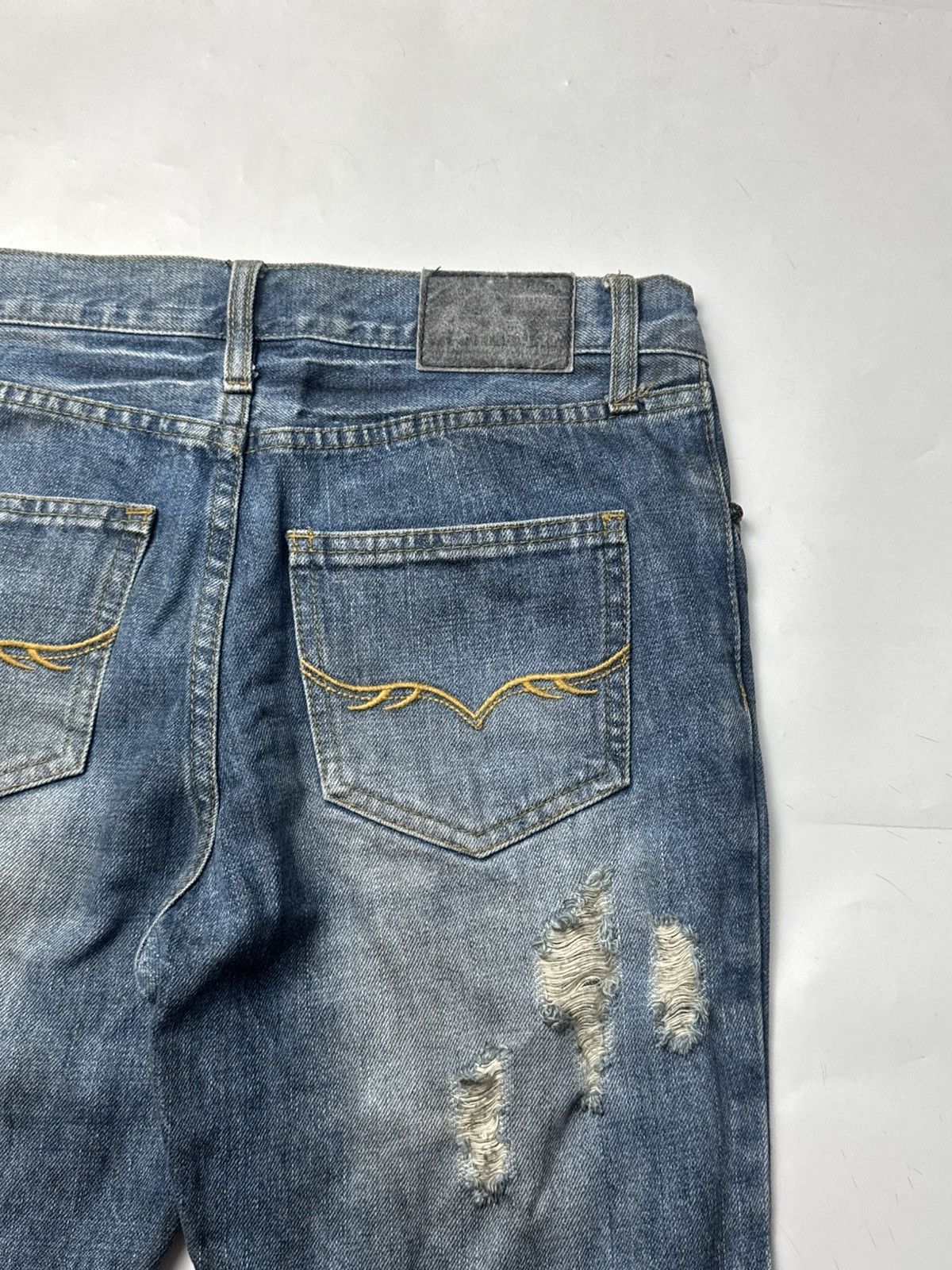 GOSTAR DE FUGA FUGA Distressed Denim Shorts Size US 29 - 12 Thumbnail