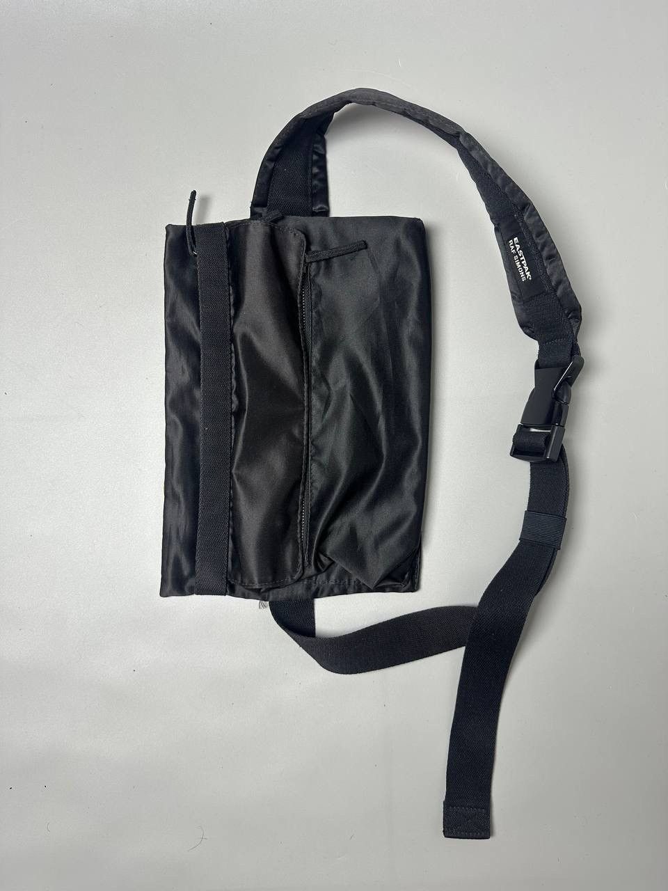 Eastpak × Raf Simons Raf Simons & Eastpak SS19 Punk Poster Side Bag Size ONE SIZE - 6 Thumbnail
