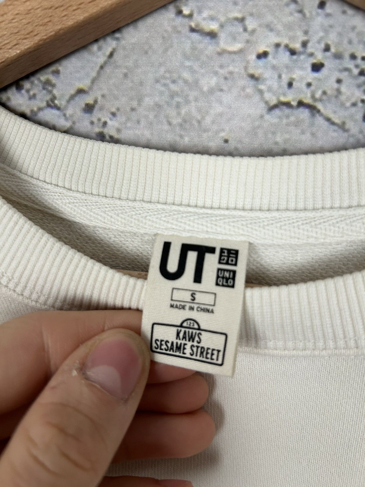 Kaws Kaws X Uniqlo Sesame Street Streetwear Crewneck Hype Size US S / EU 44-46 / 1 - 4 Thumbnail