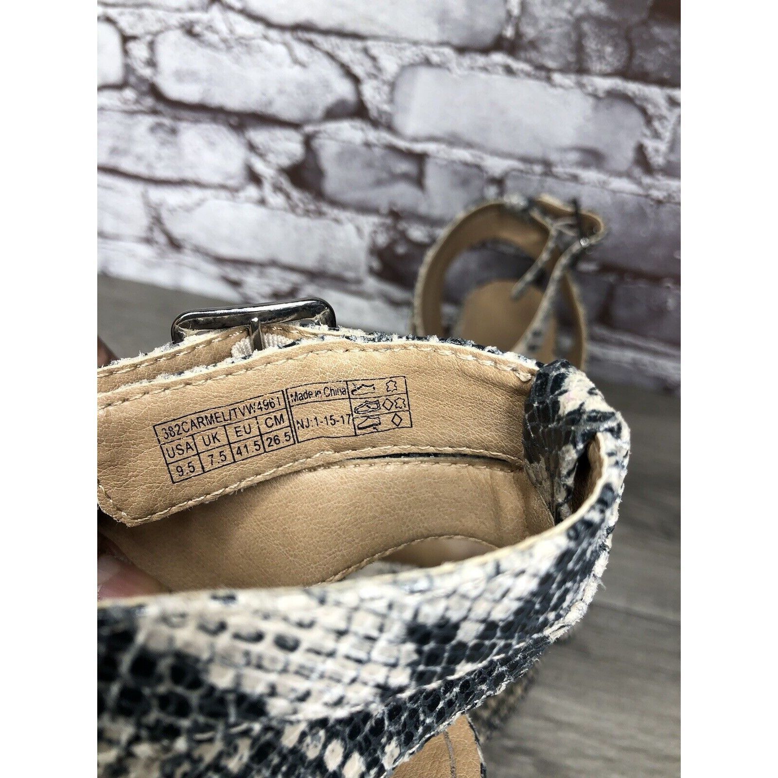 Other Vionic Carmel Grey Ivory Leather Snake Print Heel Sandals Wo Size US 9.5 / IT 39.5 - 7 Thumbnail
