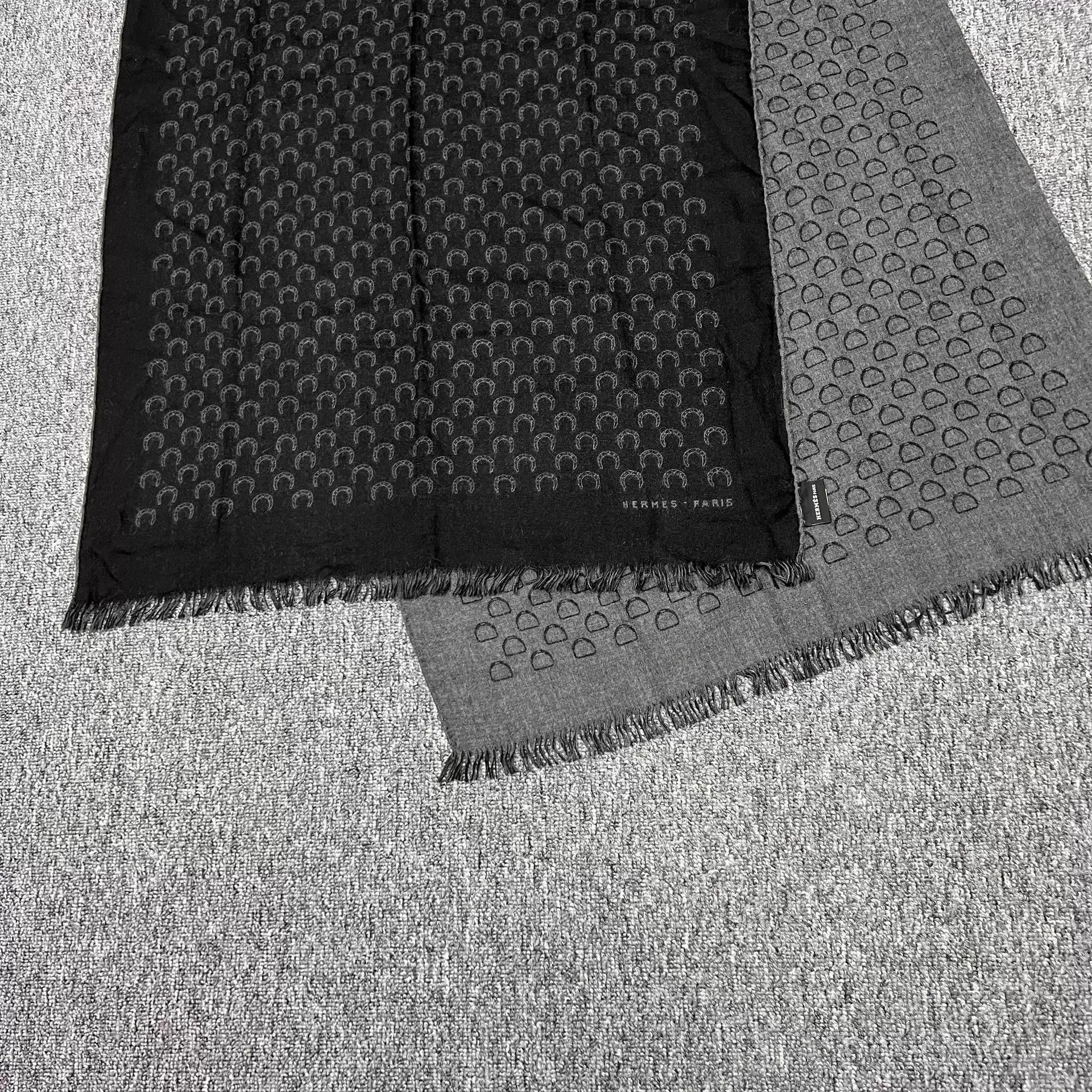 Hermes Hermes Horseshoe Allover Print Cashmere Scarf Size ONE SIZE - 4 Thumbnail