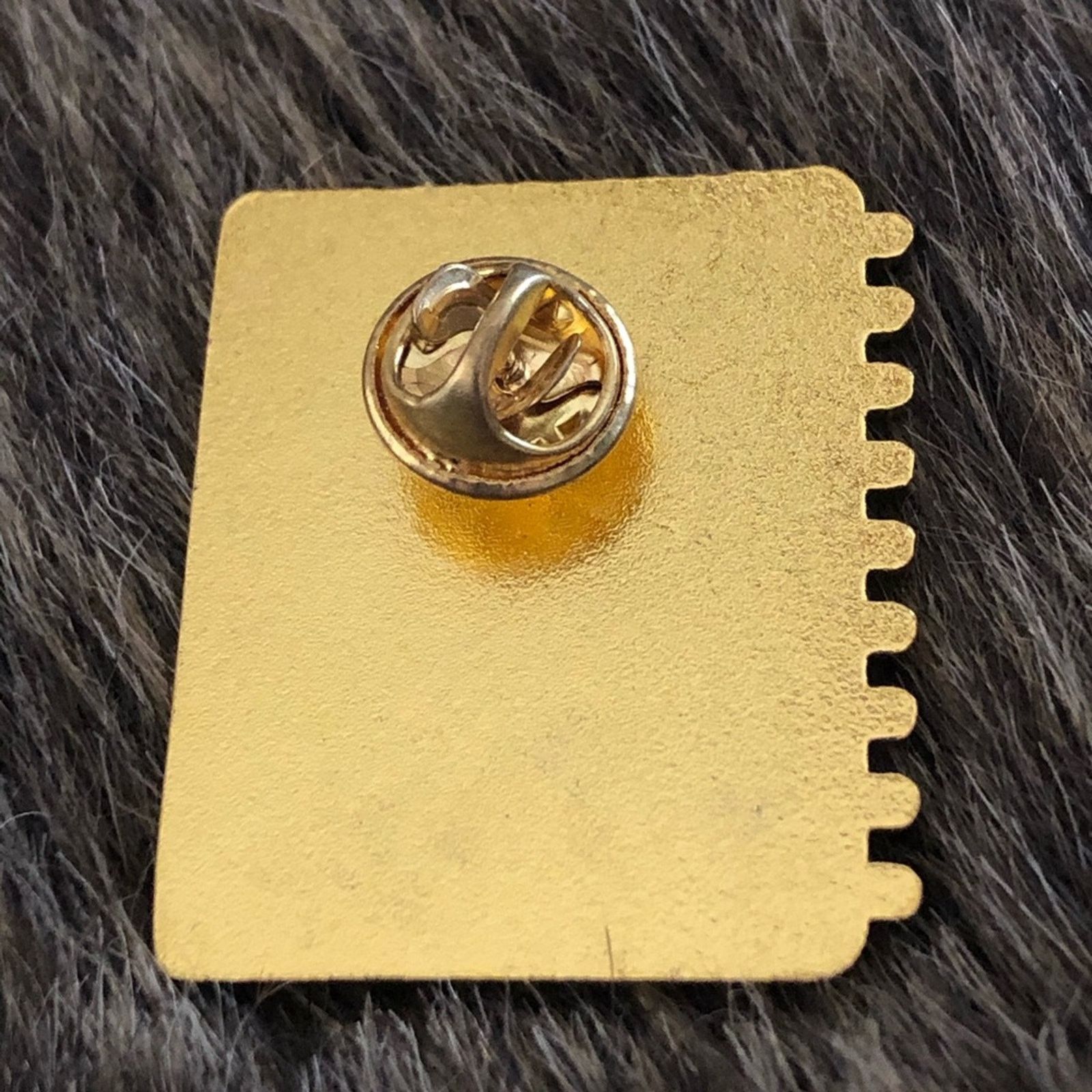 Vintage Vintage gold plated enamel heart notebook pin Size ONE SIZE - 2 Thumbnail