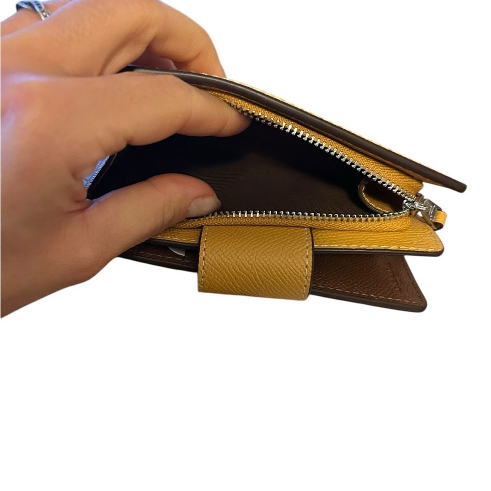 Coach Nwt Coach Yellow Leather Corner Zip Wallet Size ONE SIZE - 5 Thumbnail