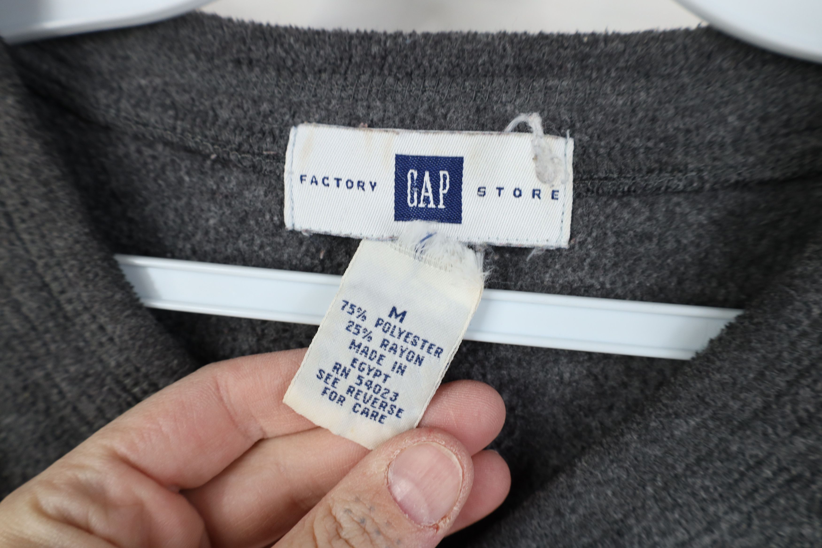 Gap Vintage 90s Y2K Gap Faded Blank V-Neck Fleece Sweater Gray Size US M / EU 48-50 / 2 - 4 Thumbnail