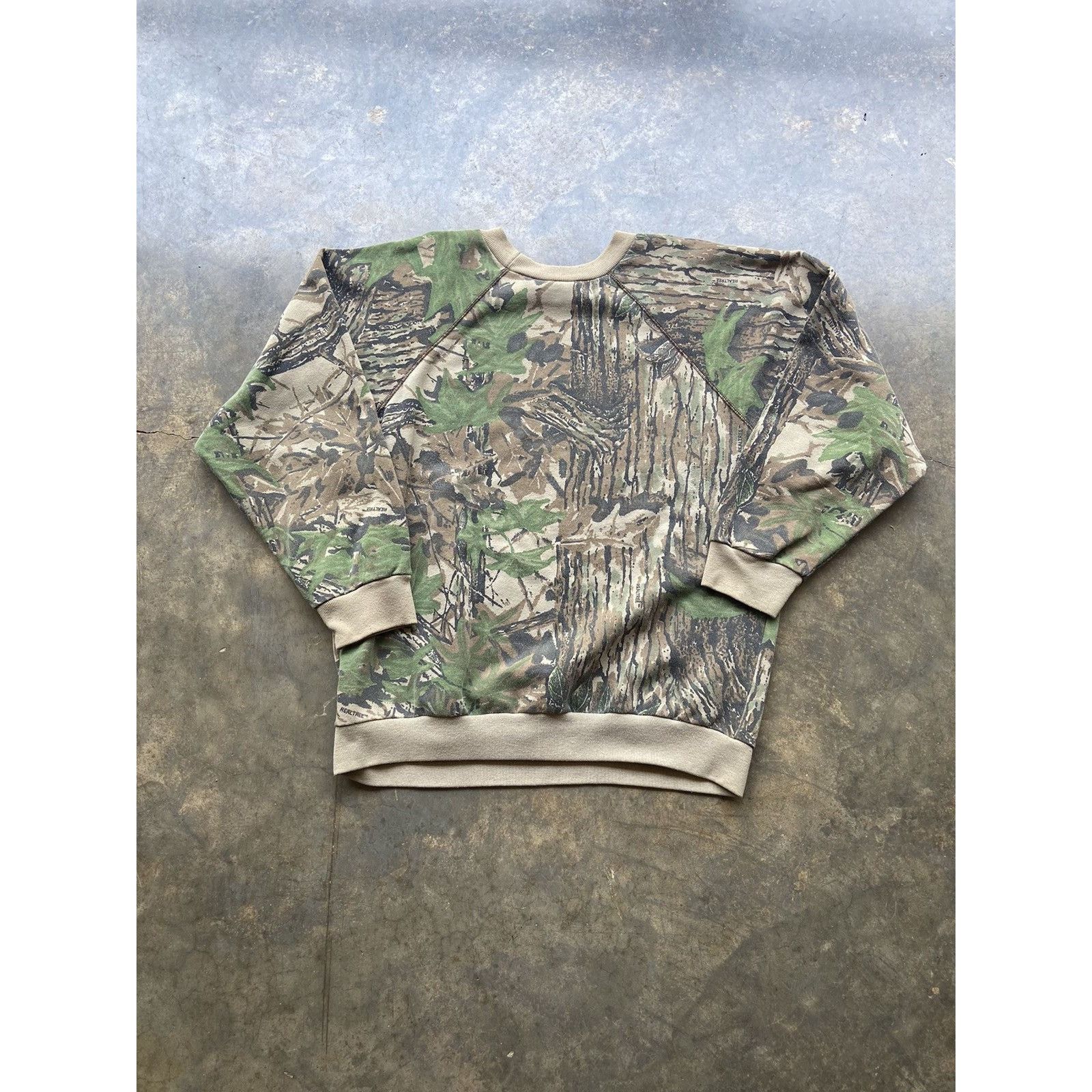 Carhartt Crazy Vintage 90’s Rare Realtree Camo Sweatshirt XL Size US XL / EU 56 / 4 - 4 Thumbnail