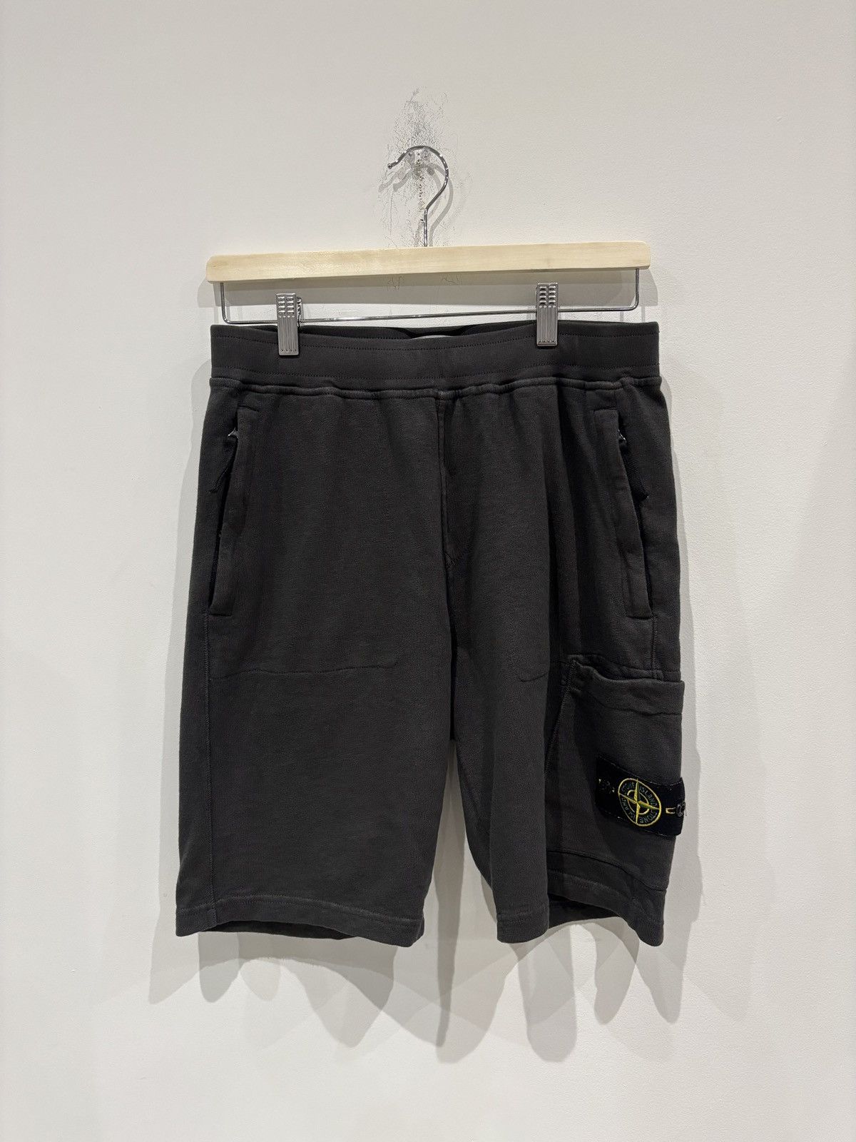 Stone Island Stone Island Cotton Fleece Cargo Bermuda Shorts Charcoal Size US 30 / EU 46 - 1 Thumbnail