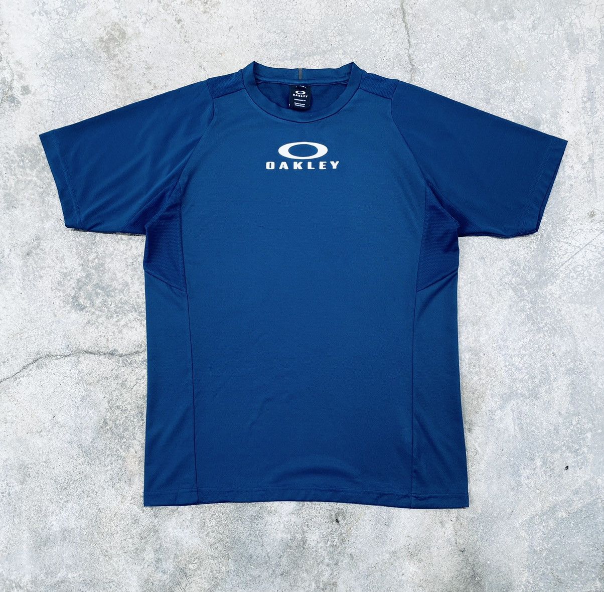 Oakley Vintage Y2k Oakley Center Logo Jersey Size US M / EU 48-50 / 2 - 1 Thumbnail