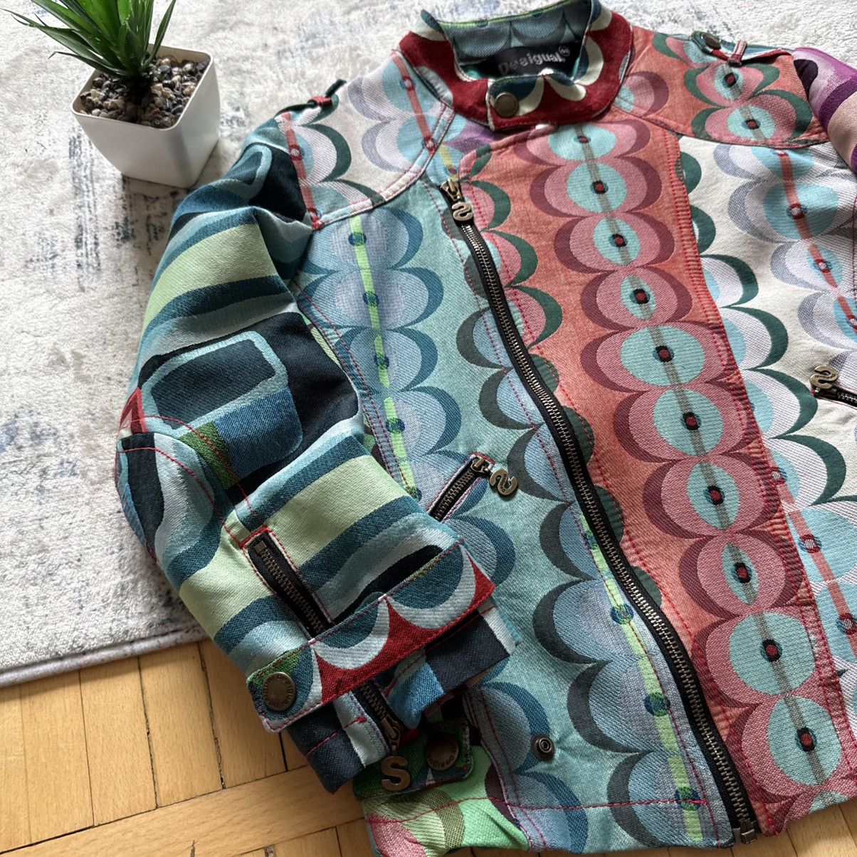 If Six Was Nine 📌 Crazy Desigual Asymmetrical Zip Patchwork Cropped Jacket Size M / US 6-8 / IT 42-44 - 2 Thumbnail