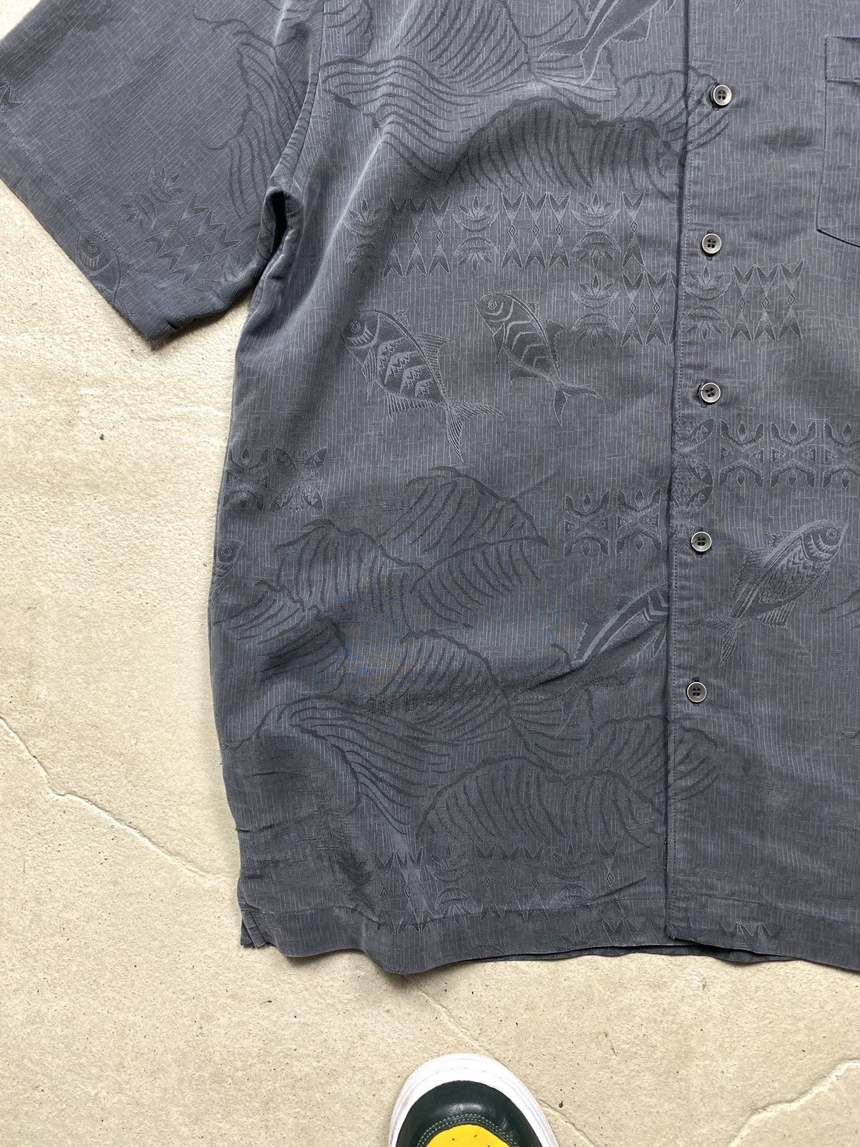 Quiksilver Vintage Quiksilver Embroidered Shirt Tee Surf Style Oakley Size US L / EU 52-54 / 3 - 6 Thumbnail