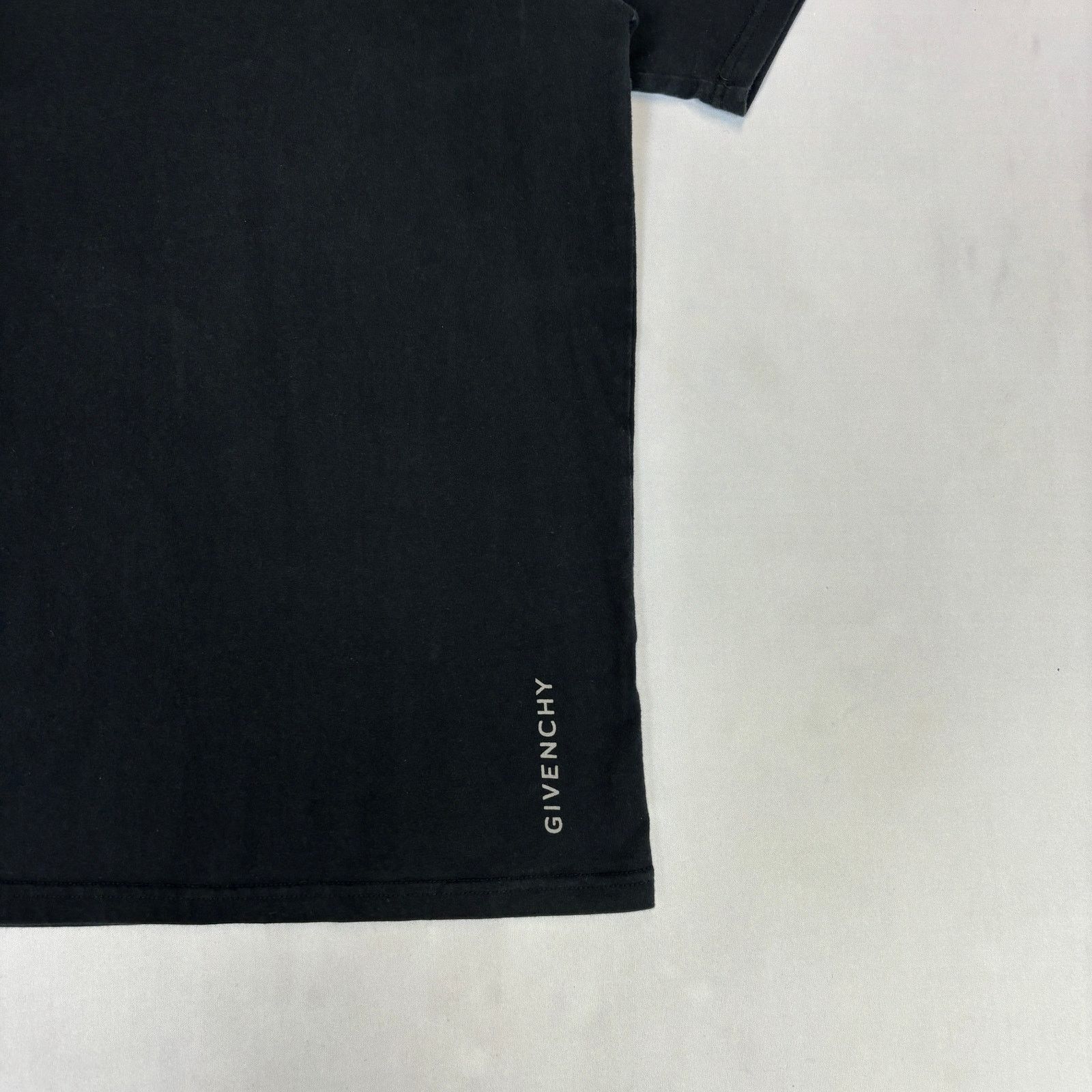 Givenchy Givenchy Men Prestige Tee Shirt Medium Basics Minimalist Size US M / EU 48-50 / 2 - 2 Thumbnail