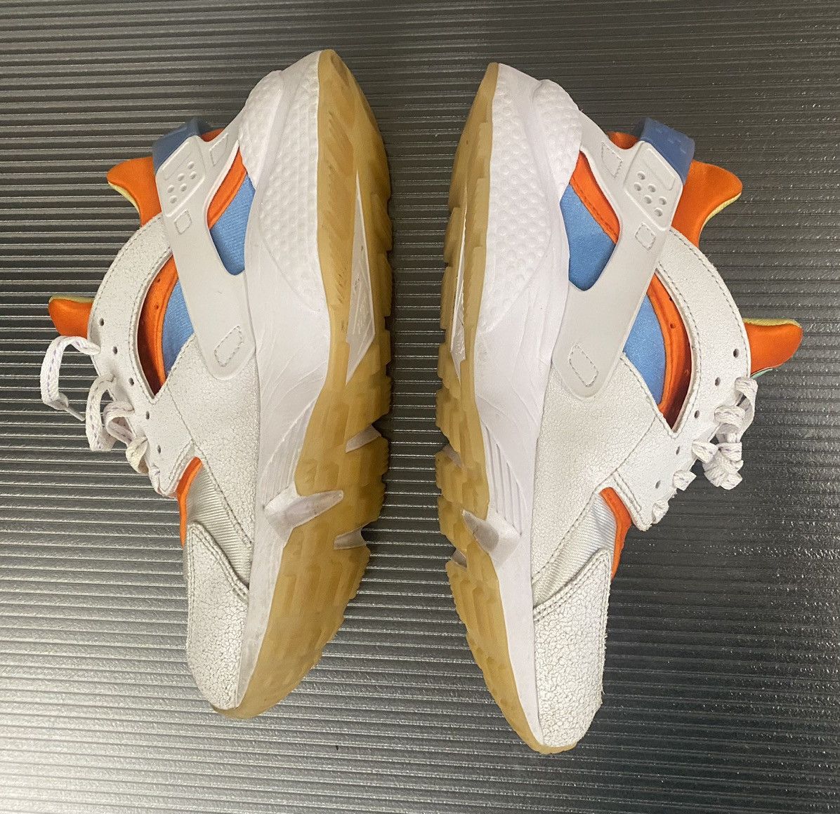 Nike Nike air huarache safety orange runners 10.5 Size US 10.5 / EU 43-44 - 8 Thumbnail