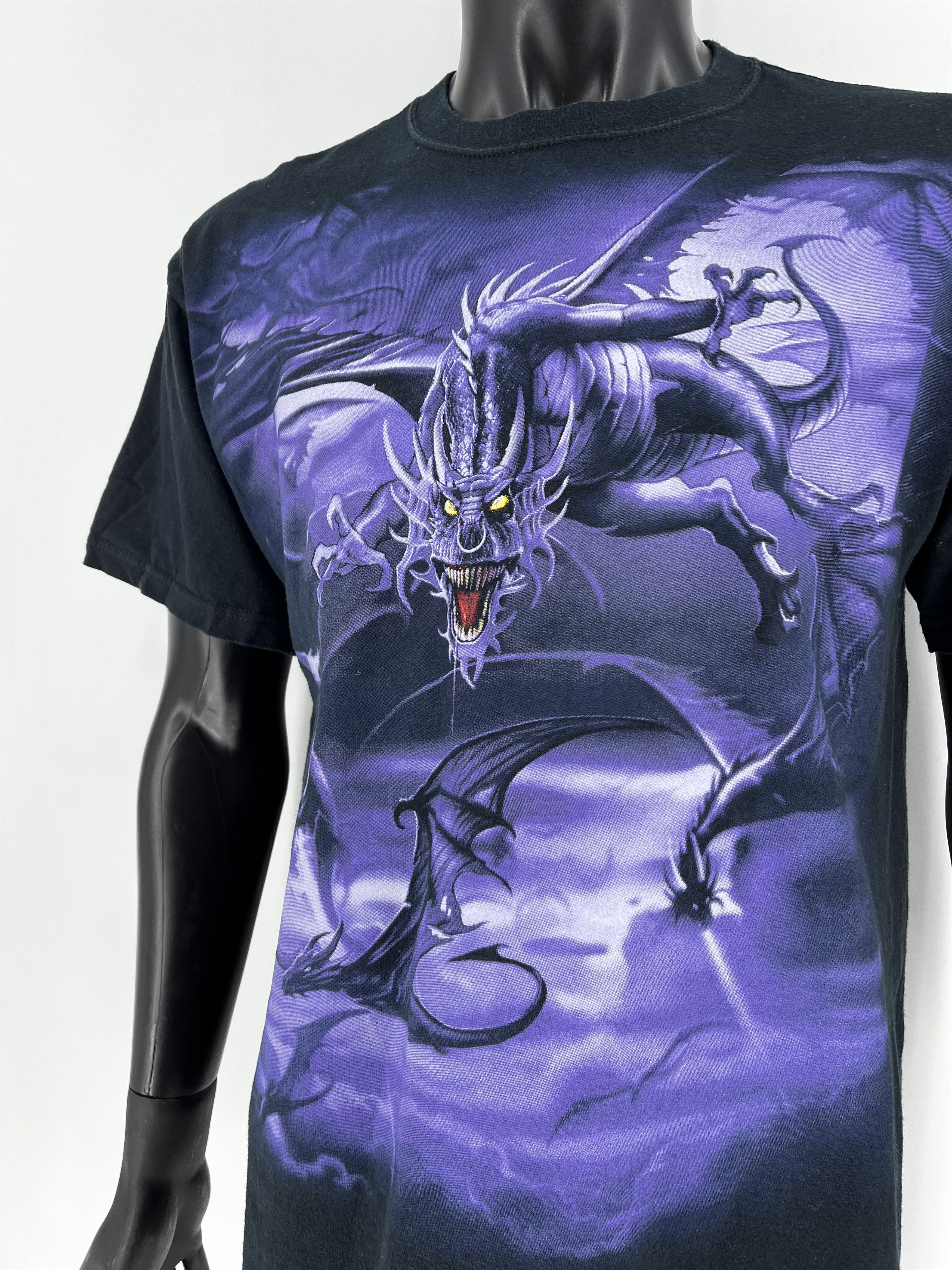 Liquid Blue × Universal Studios × Vintage Liquid Blue Vintage Dragon Shirt Men Gothic Graphic Tee 2002 Size US L / EU 52-54 / 3 - 7 Thumbnail