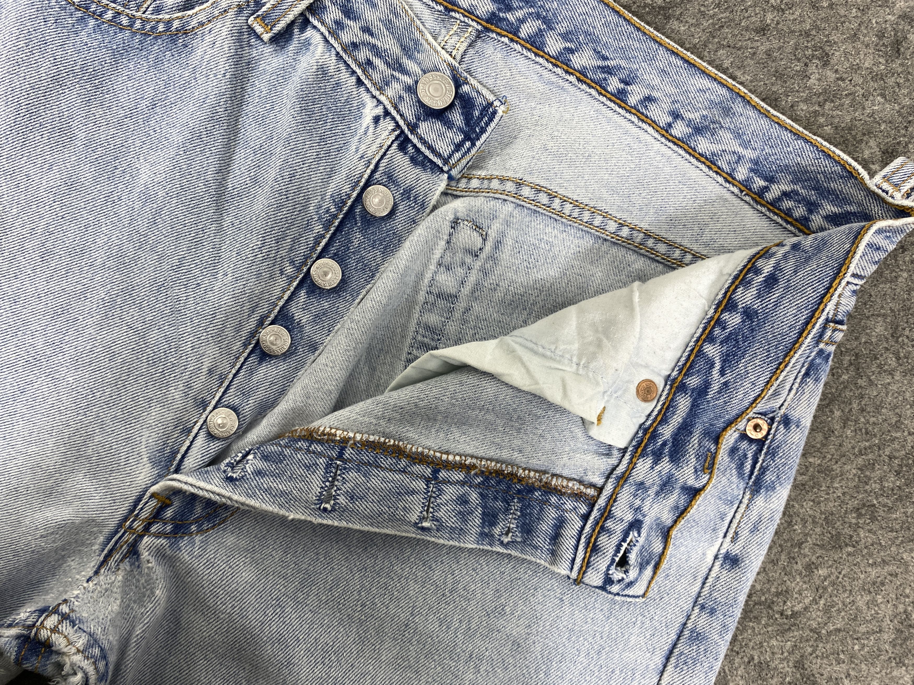 Japanese Brand Light Blue Vintage Levis 501 USA Jeans 33x25- JN3114 Size US 33 - 6 Thumbnail
