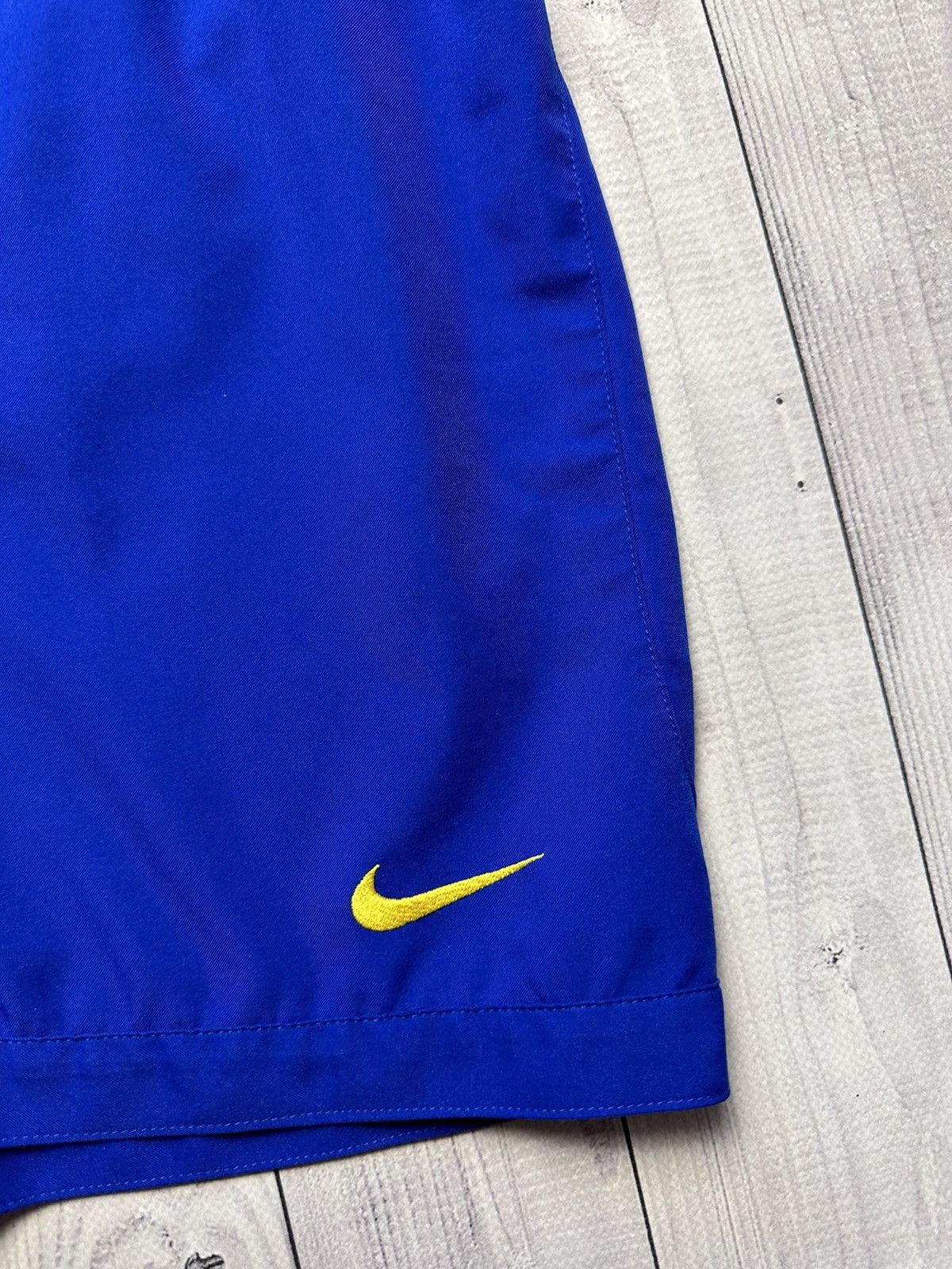 Vintage Vintage Nike Arsenal soccer shorts size Xs blue Size US 29 - 3 Thumbnail