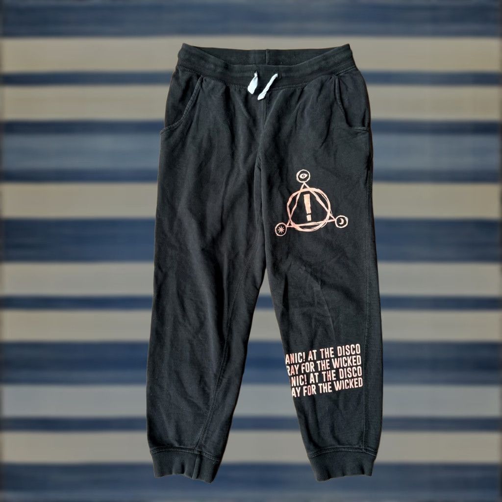 Vintage Panic At The Disco Pray For The Wicked 2018 Tour Jogger Sweatpants M Black Cotton Pockets Logo Adults Unisex Pants Tapered Regular Streetwear Size 32" / US 10 / IT 46 - 1 Thumbnail