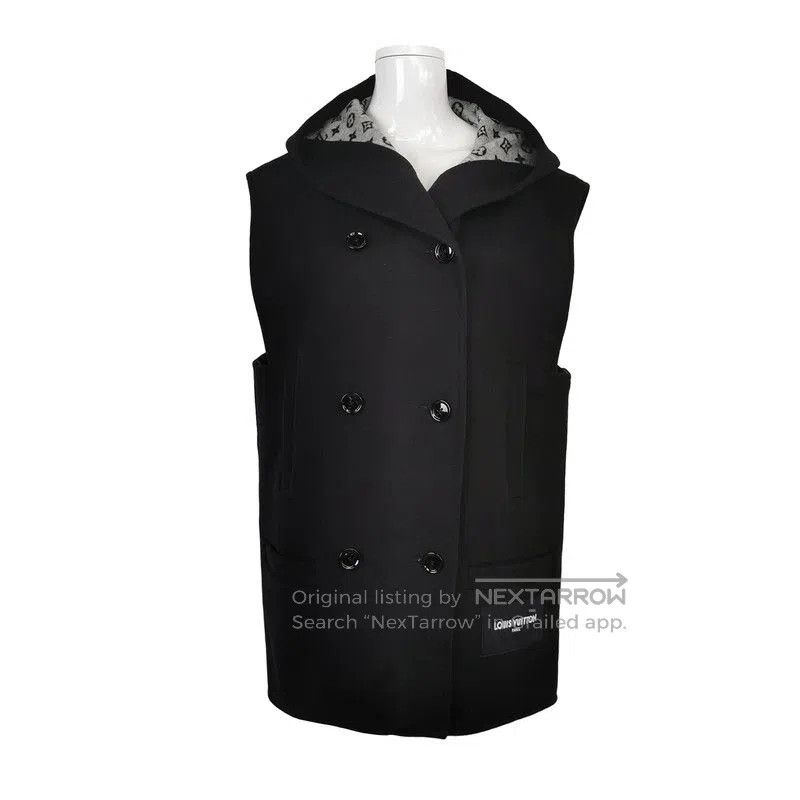 Louis Vuitton Louis Vuitton Double Breasted Hooded Vest in Black. Size US M / EU 48-50 / 2 - 1 Thumbnail