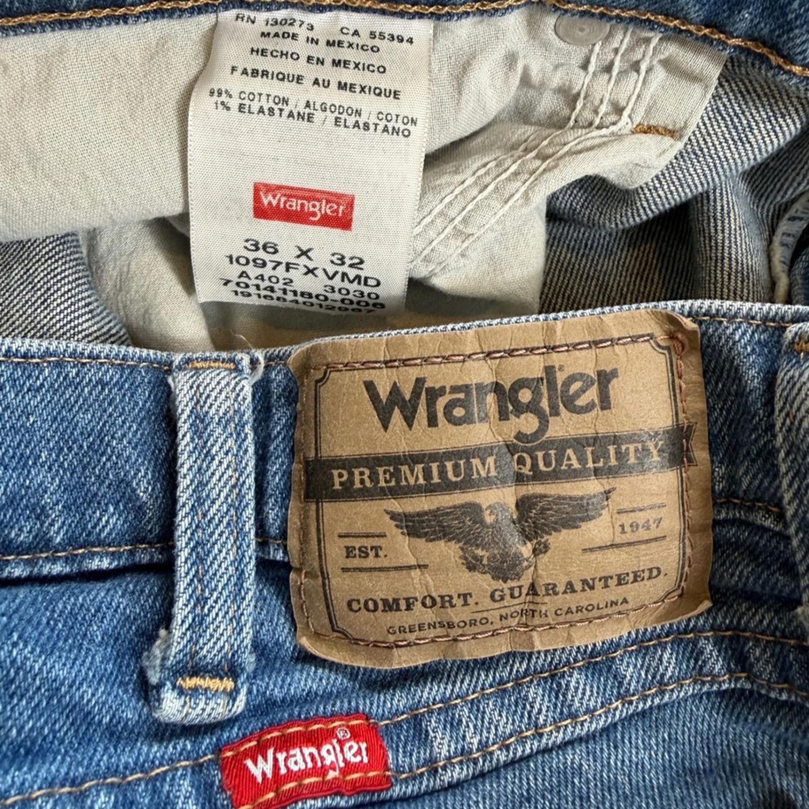 Wrangler Wrangler Jeans 36x32 Mens Straight Leg Blue Medium Wash Size US 36 / EU 52 - 5 Thumbnail