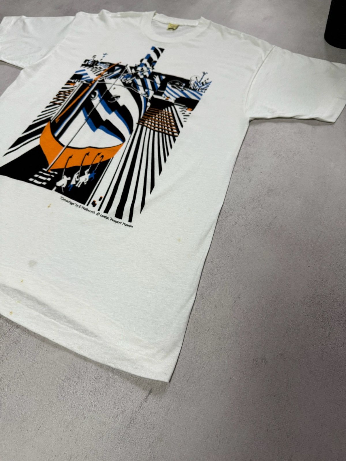 Vintage Vintage London Transport Museum Edward Wadsmorth T Shirt 80s Size US XL / EU 56 / 4 - 10 Thumbnail