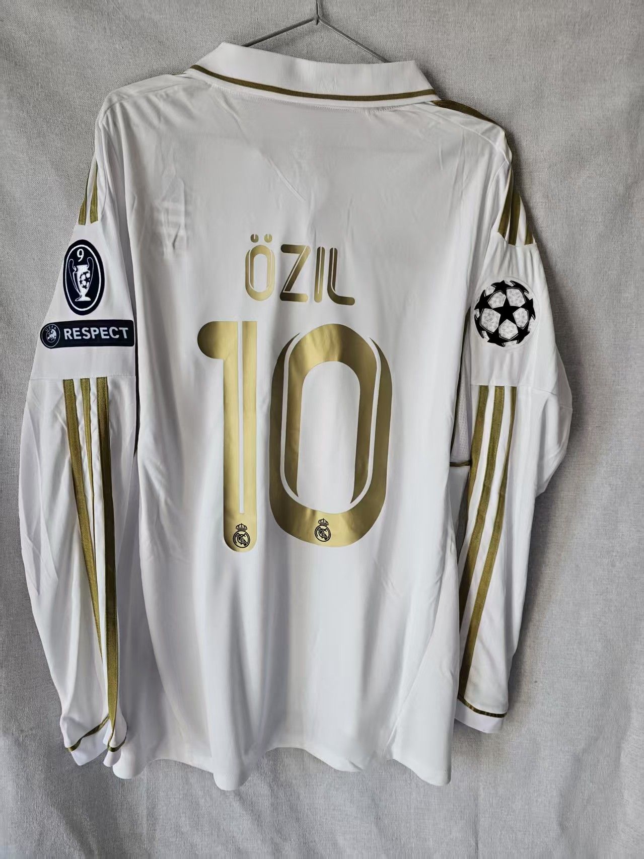Other 2011 12 Real Madrid #10 Mesut Özil Jersey Size US M / EU 48-50 / 2 - 1 Thumbnail