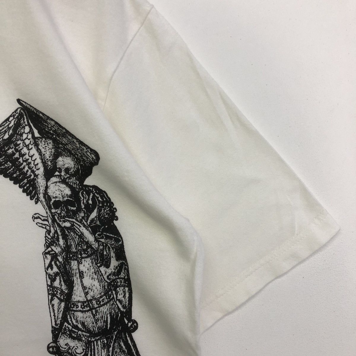Japanese Brand MAZE Gothic Skull Ilustration Art Graphic Tshirt Size US L / EU 52-54 / 3 - 4 Thumbnail