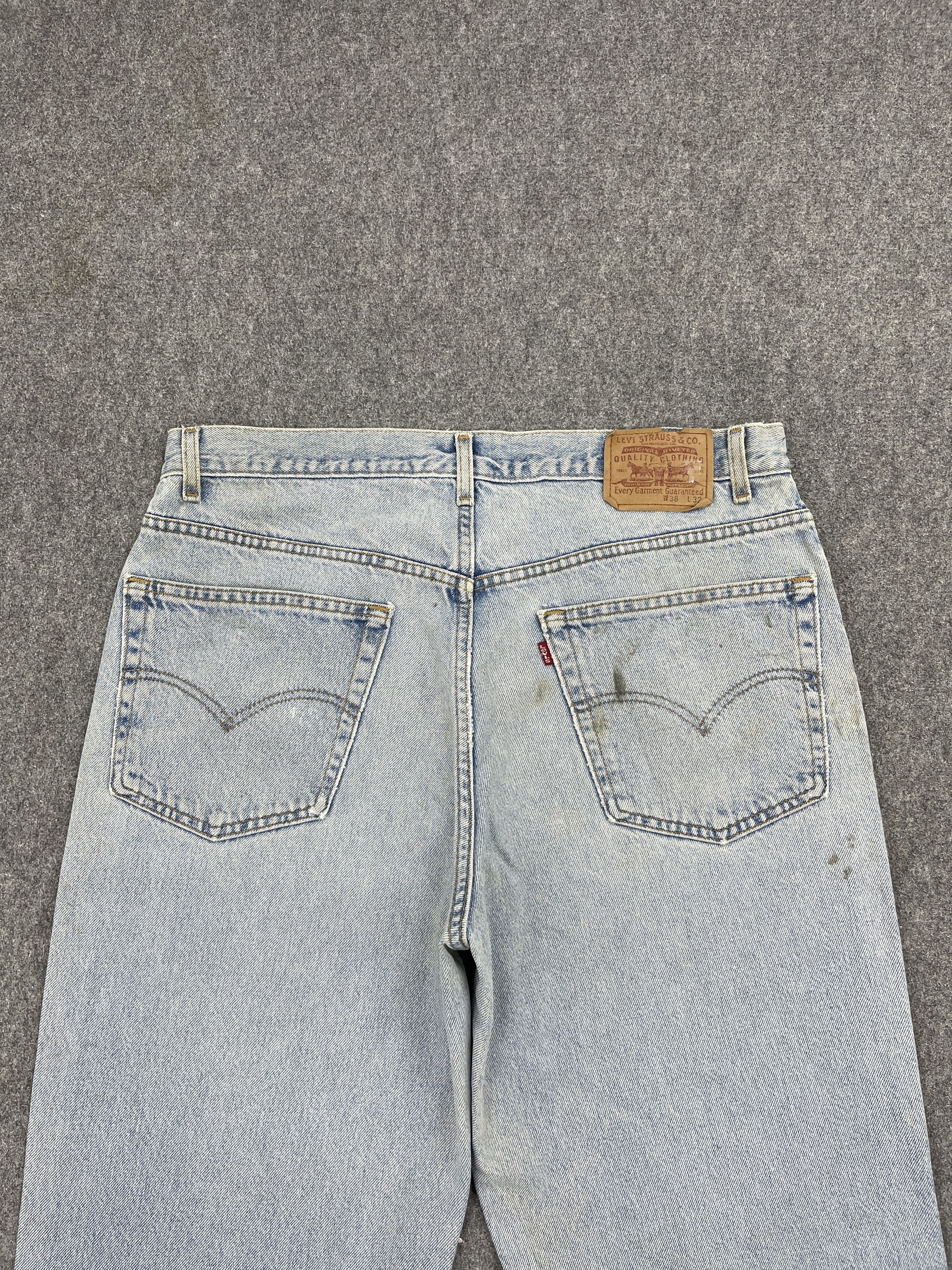 Levi's 90s Vintage Levis Relaxed Light Washed Dirty Jeans DP2581 Size US 36 / EU 52 - 4 Thumbnail