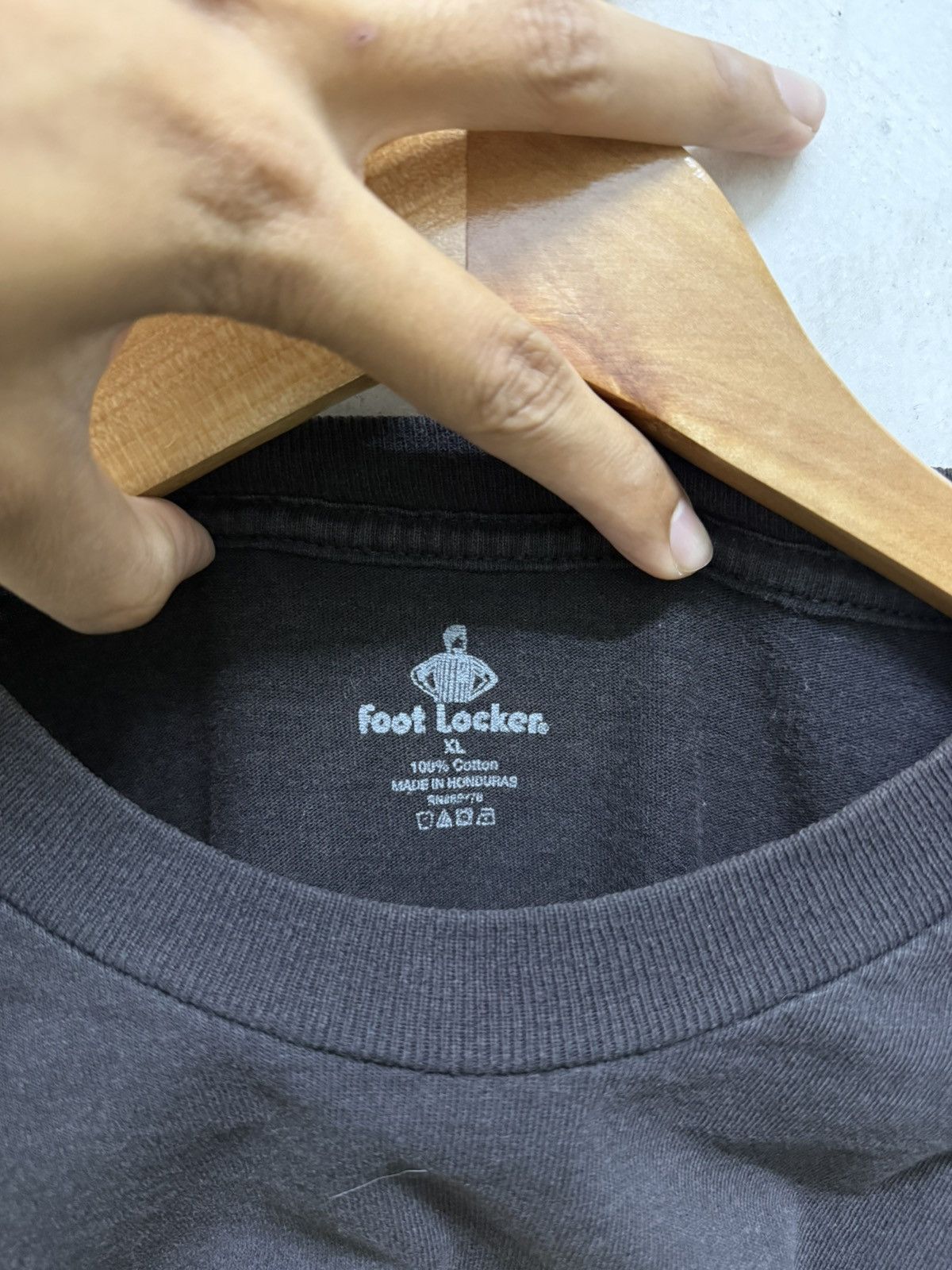 Foot Locker 2000s Foot Locker “posse member” Distressed Tees Size US XL / EU 56 / 4 - 4 Thumbnail