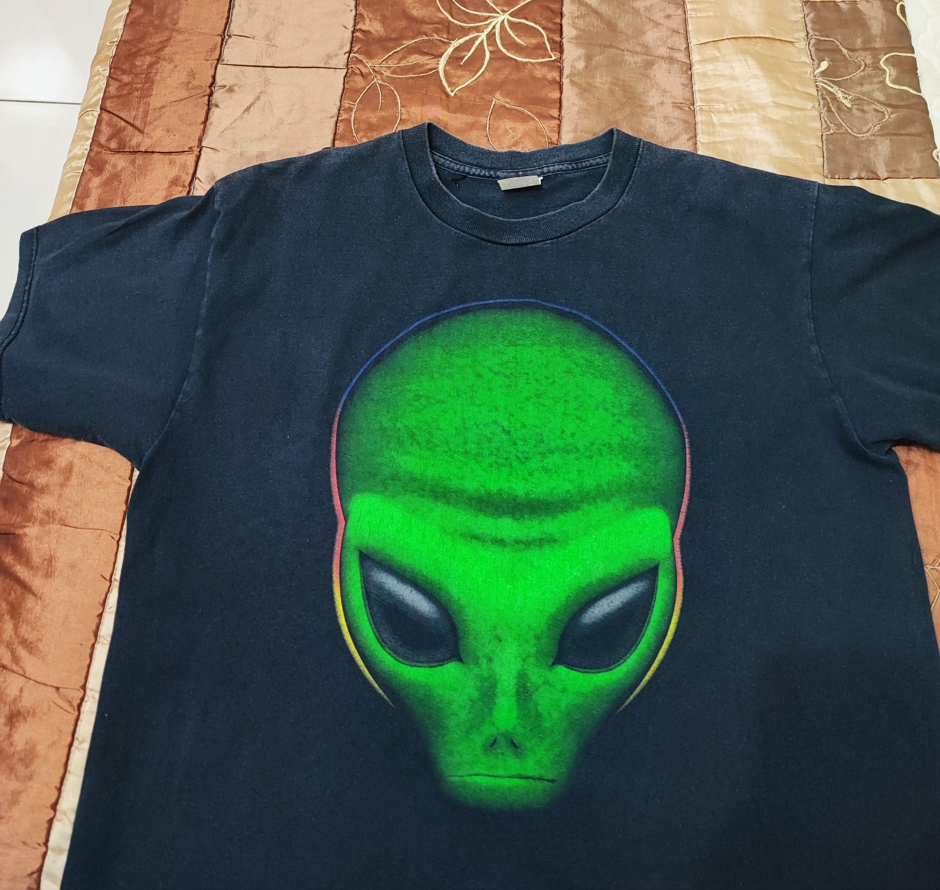 Vintage Vintage Big Graphic Alien T-Shirt Size US L / EU 52-54 / 3 - 5 Thumbnail