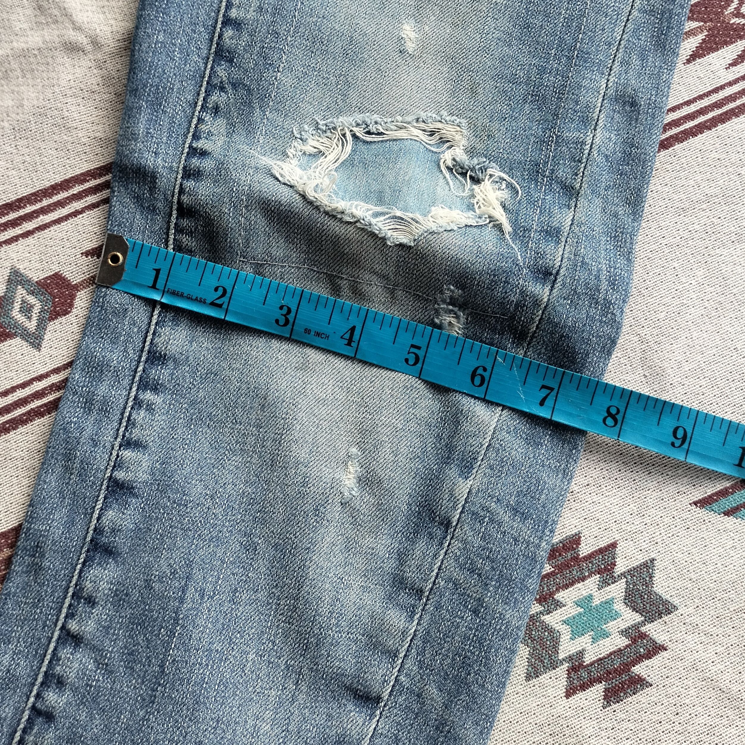 Jean Buckaroo curve distressed denim Size US 31 - 11 Thumbnail