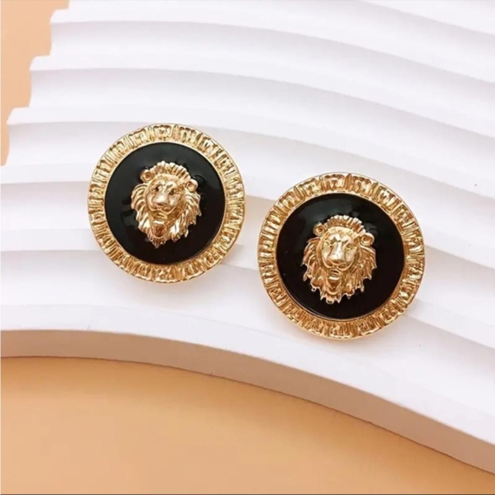Designer Black Inlay Lion Head Stud Earrings NWT Size ONE SIZE - 1 Thumbnail
