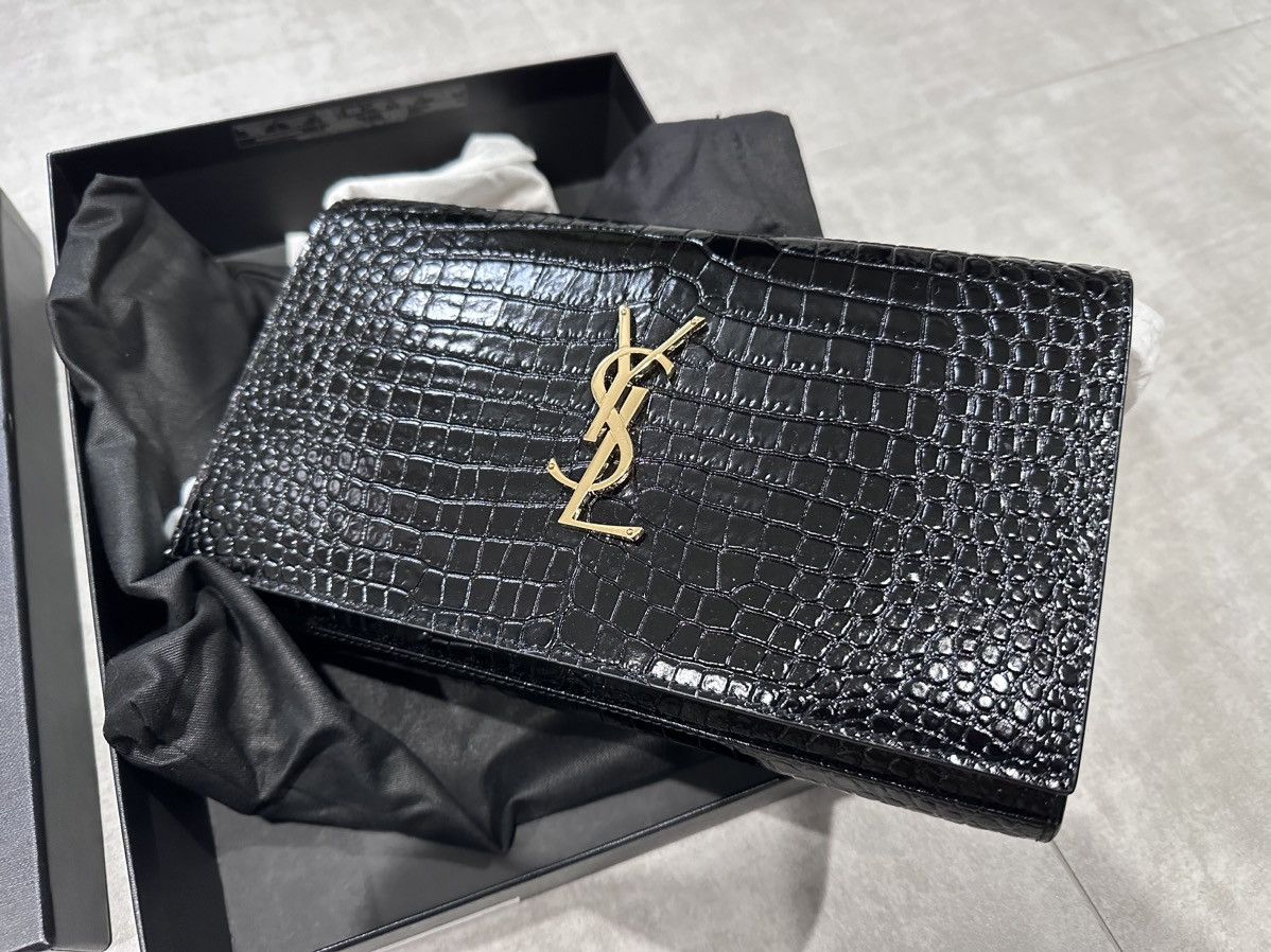Saint Laurent Paris Cassandra YSL Wallet on Chain in Croc Embossed Leather Size ONE SIZE - 3 Thumbnail